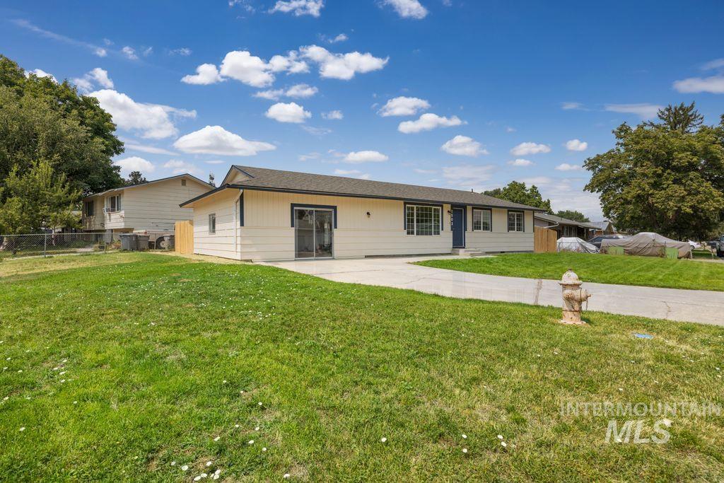 1203 Sweetwood Cir Property Photo 3