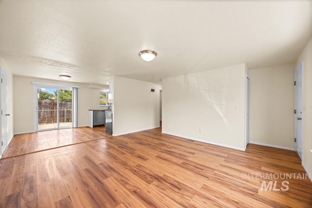 1203 Sweetwood Cir Property Photo 4