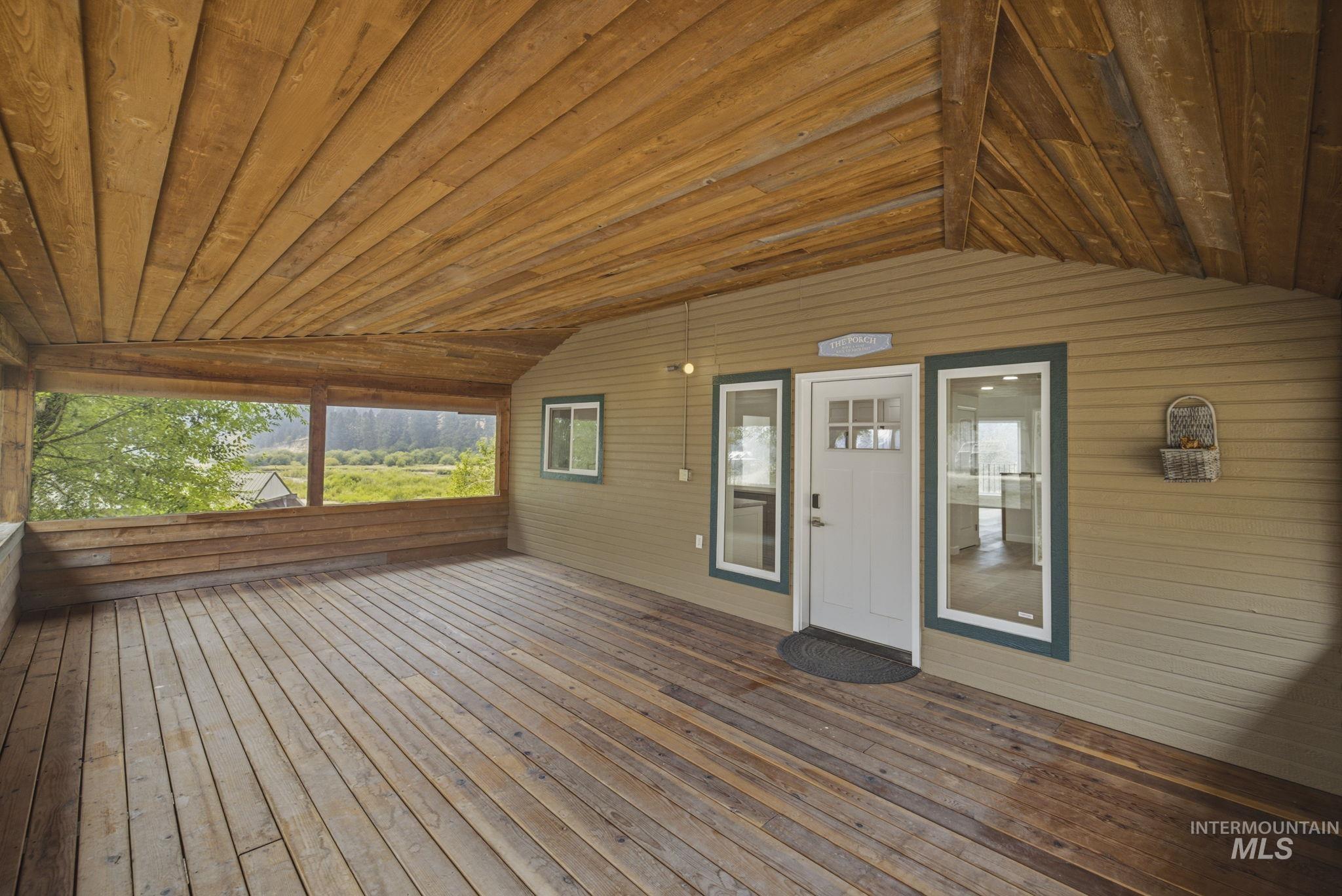 93 Windy River Rd Property Photo 3