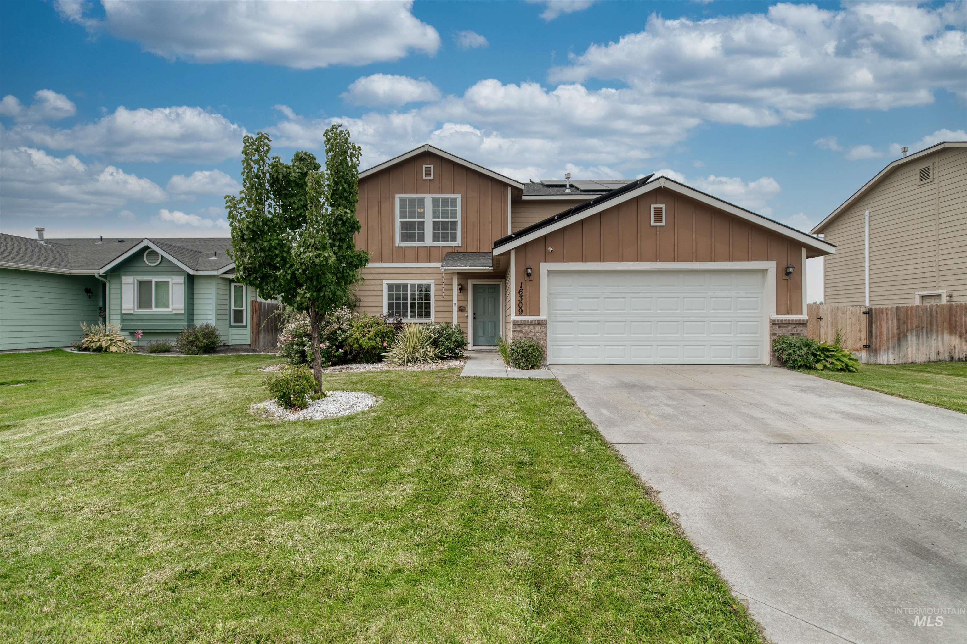 16309 Manatee Ave Property Photo 3