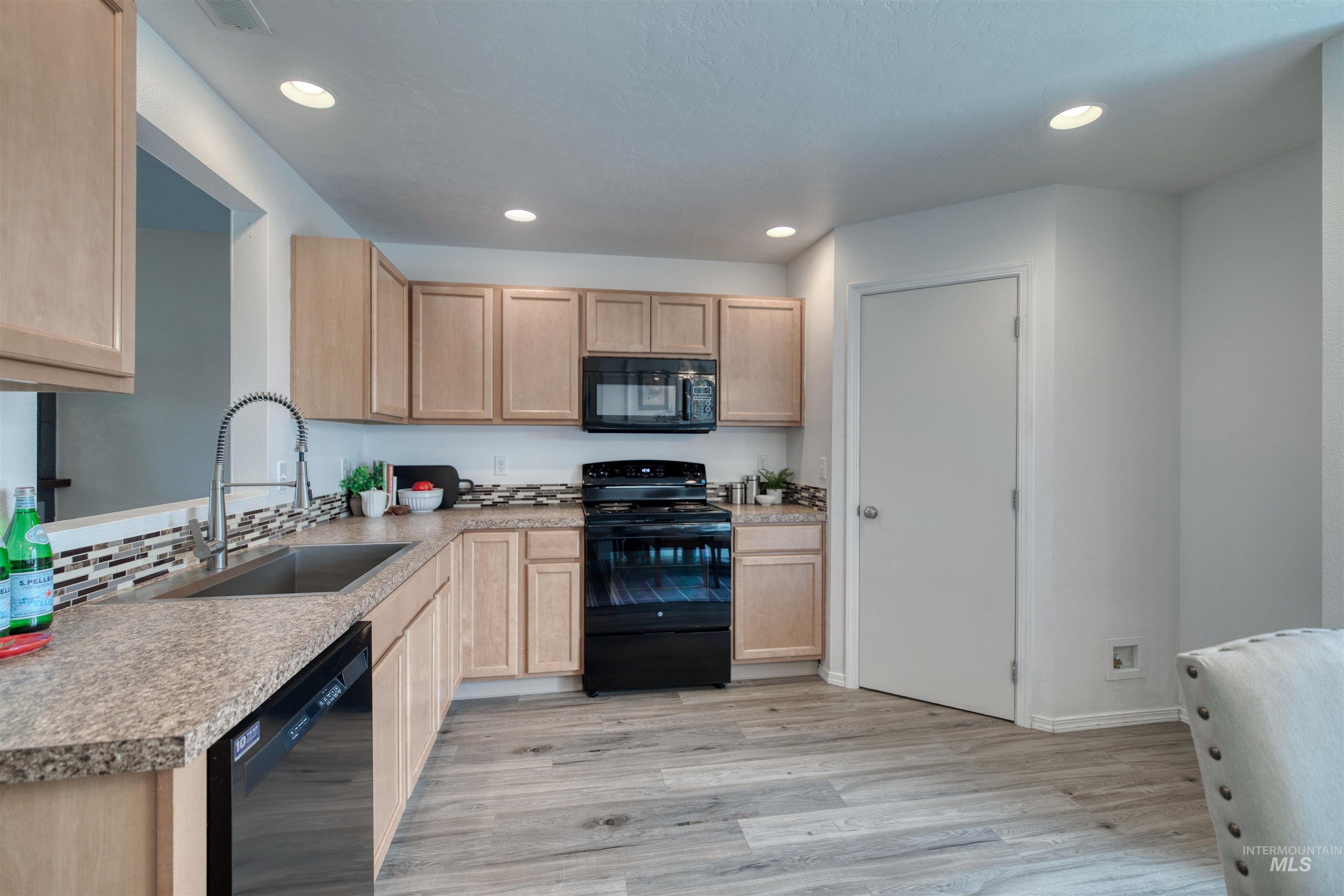 16309 Manatee Ave Property Photo 18