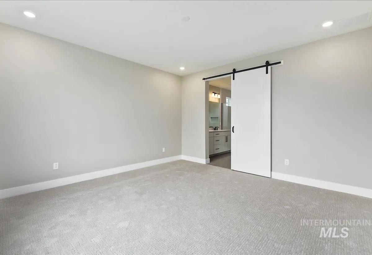 5844 W Oxton St Property Photo 10