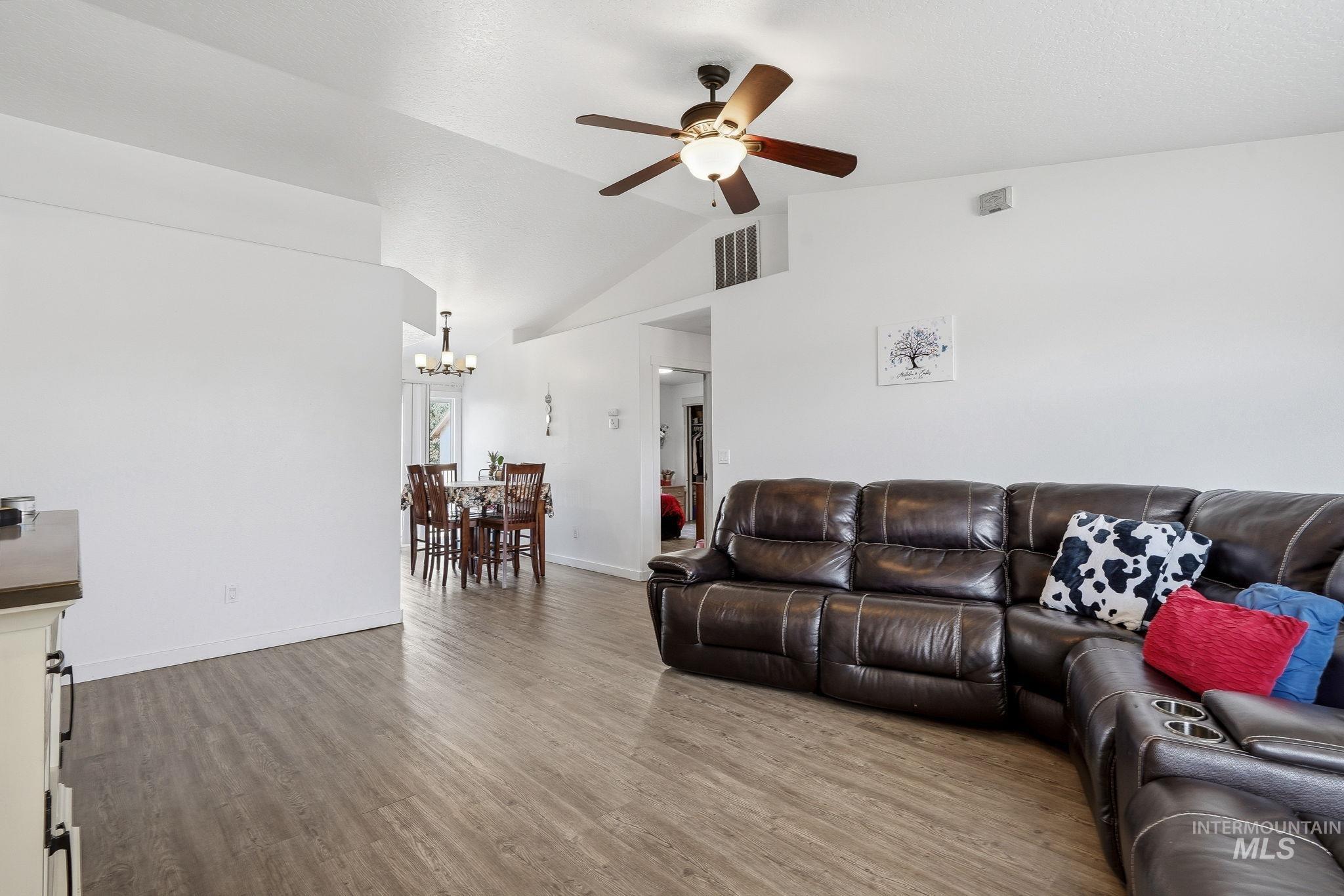 607 Laster St. Property Photo 8