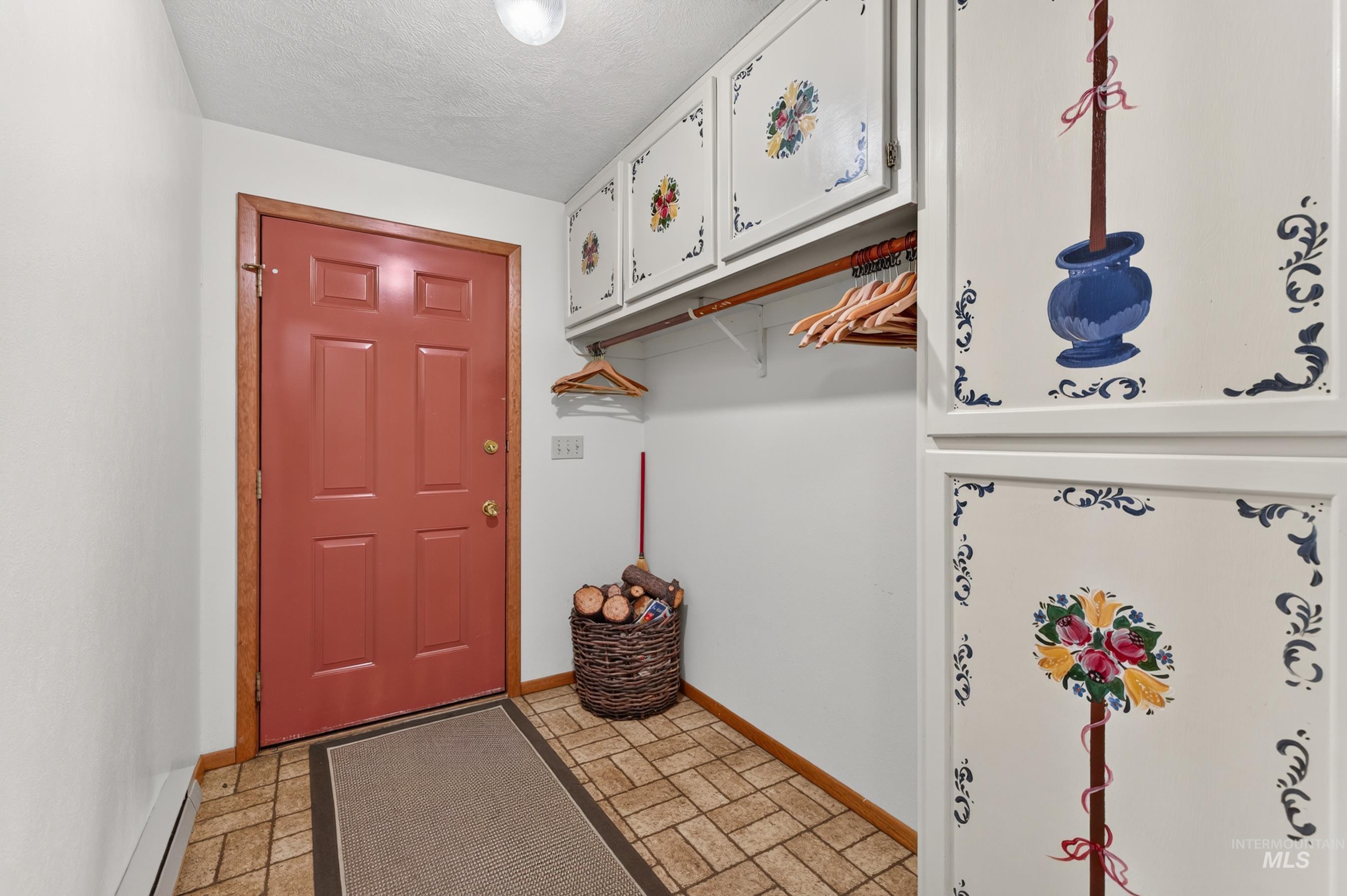 1050 Shady Lane Property Photo 14