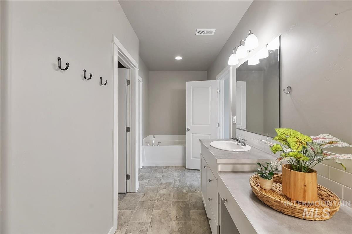 652 S Lancaster Drive Property Photo 18