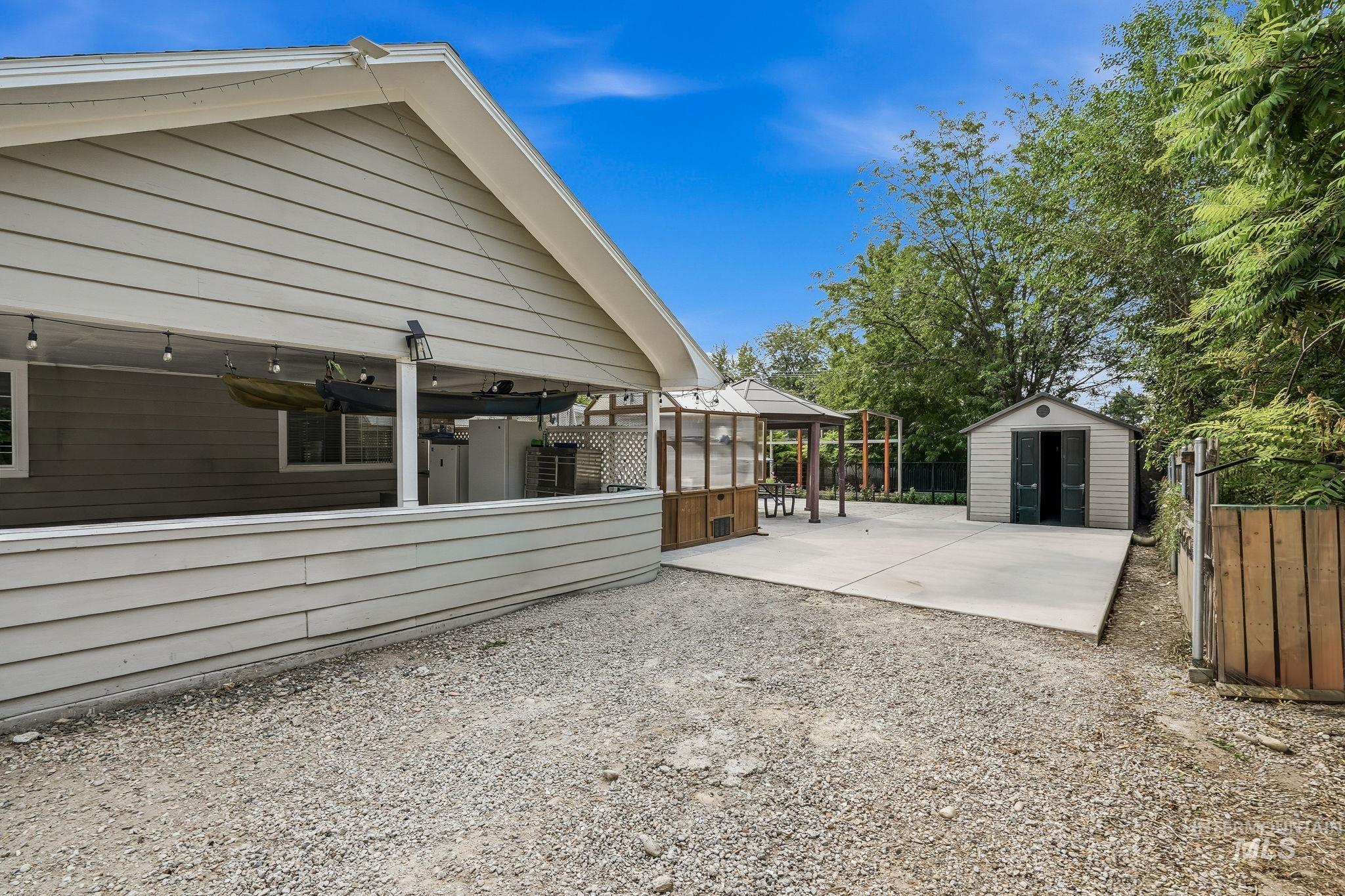 17063 N Midsummers Ln Property Photo 2