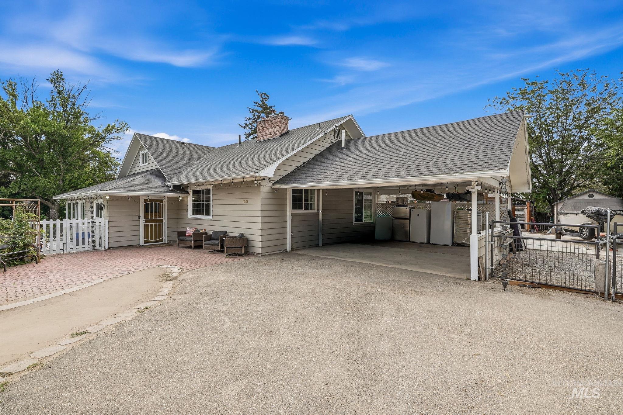 17063 N Midsummers Ln Property Photo 3
