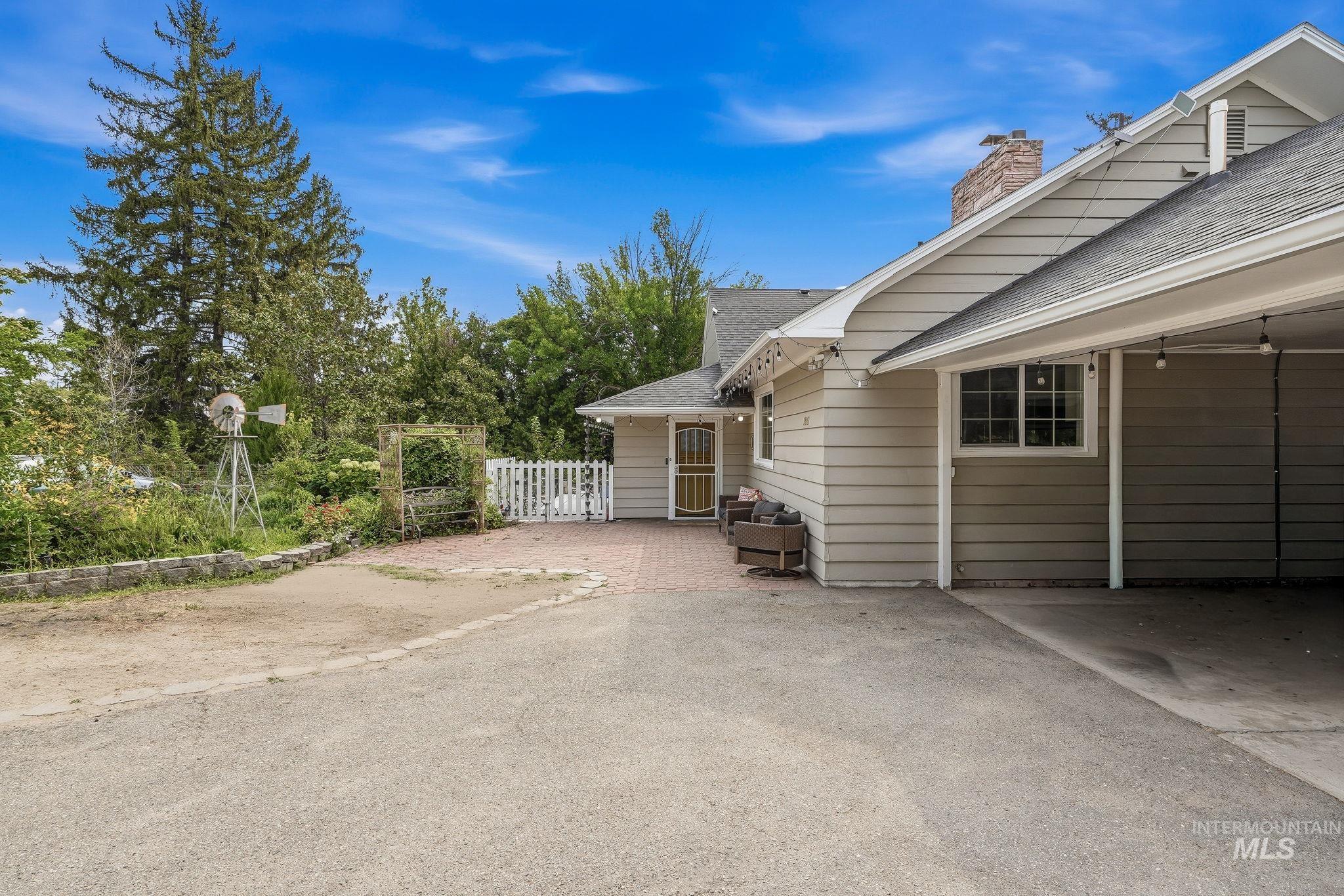 17063 N Midsummers Ln Property Photo 4