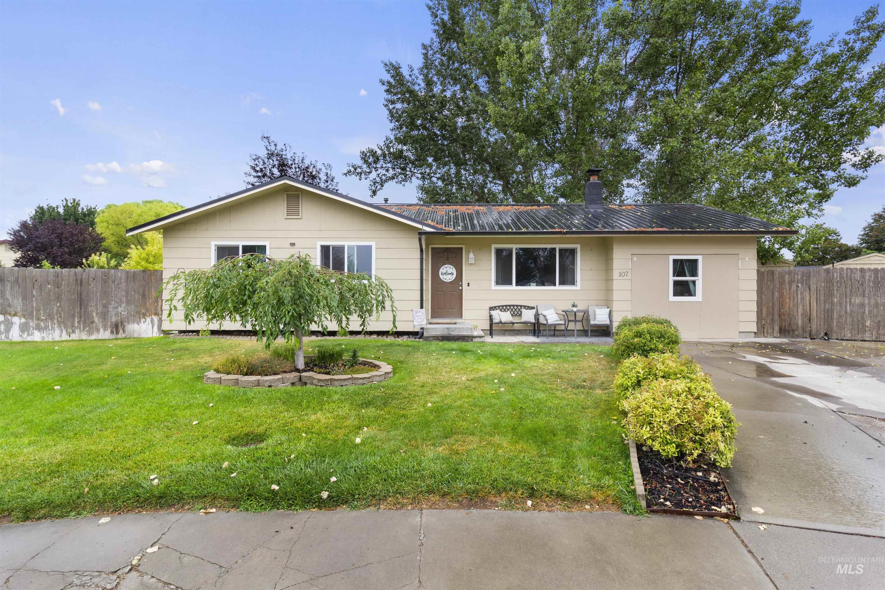 107 Birchwood Cir N. Property Photo 2