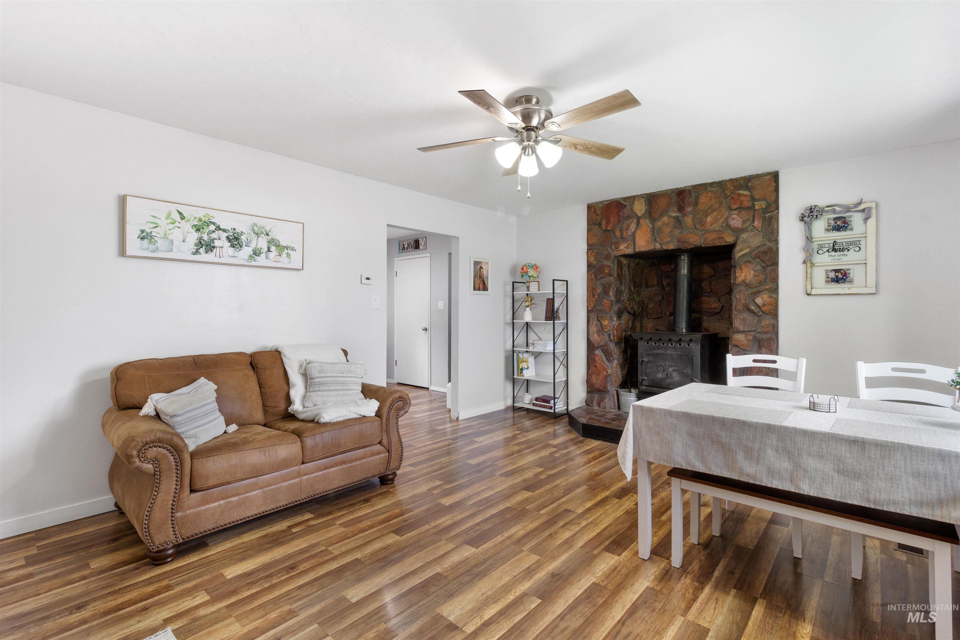 107 Birchwood Cir N. Property Photo 6