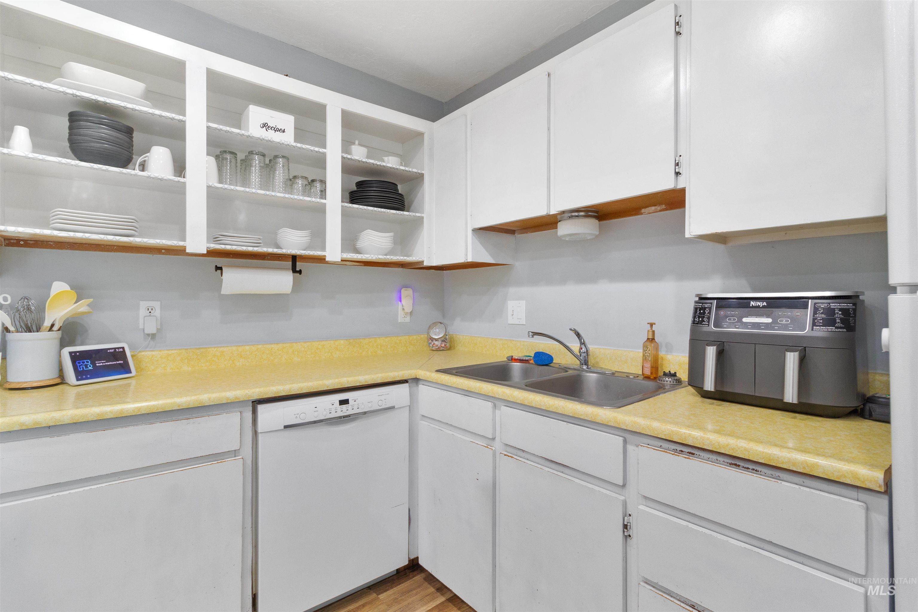 107 Birchwood Cir N. Property Photo 12