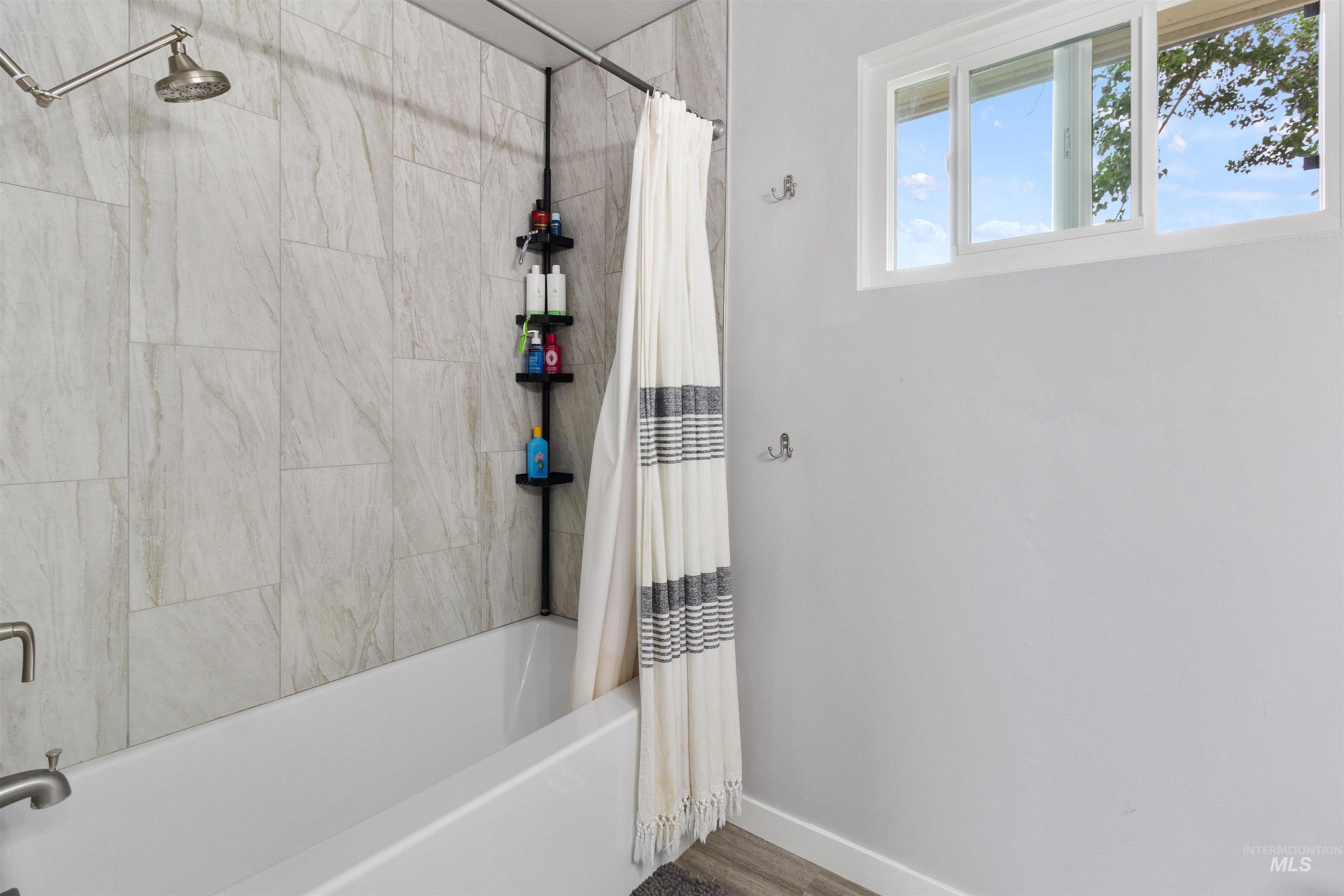 107 Birchwood Cir N. Property Photo 18