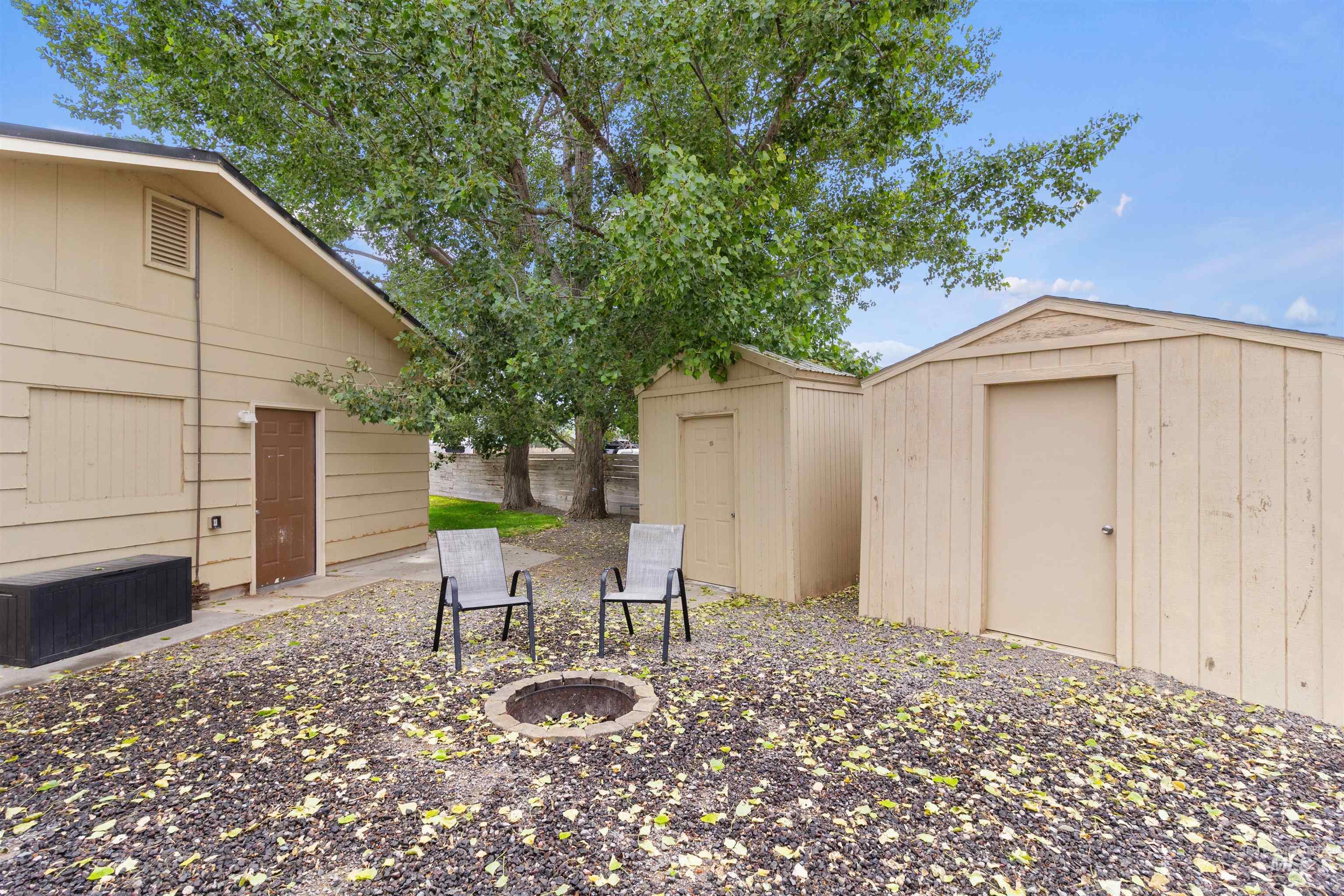 107 Birchwood Cir N. Property Photo 32