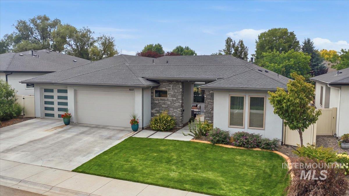 4601 E Copper Point Dr Property Photo 1