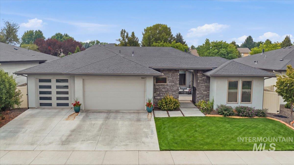 4601 E Copper Point Dr Property Photo 2