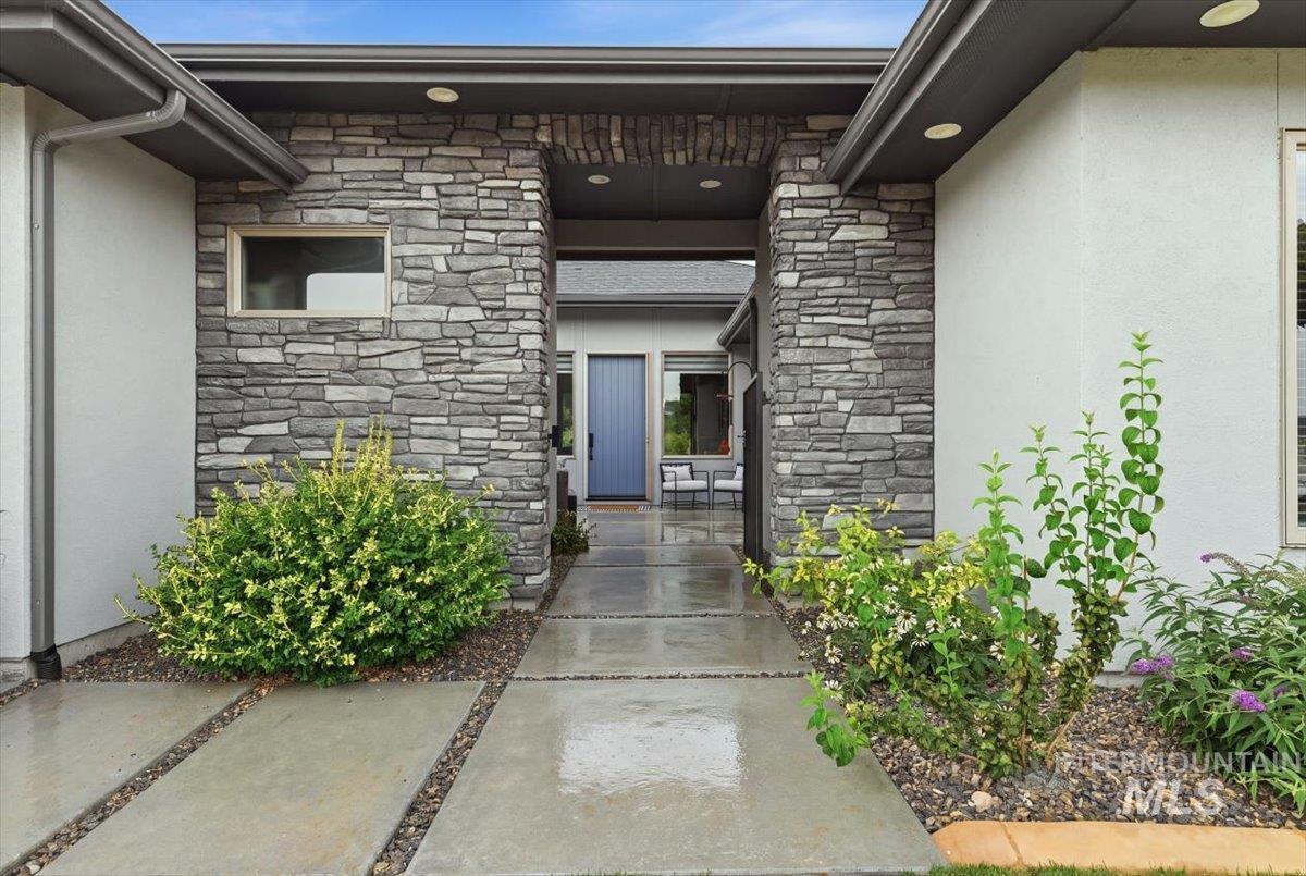 4601 E Copper Point Dr Property Photo 4