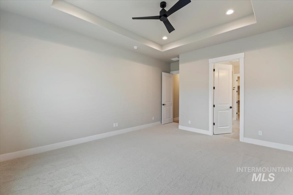 7012 W Tolland St Property Photo 20