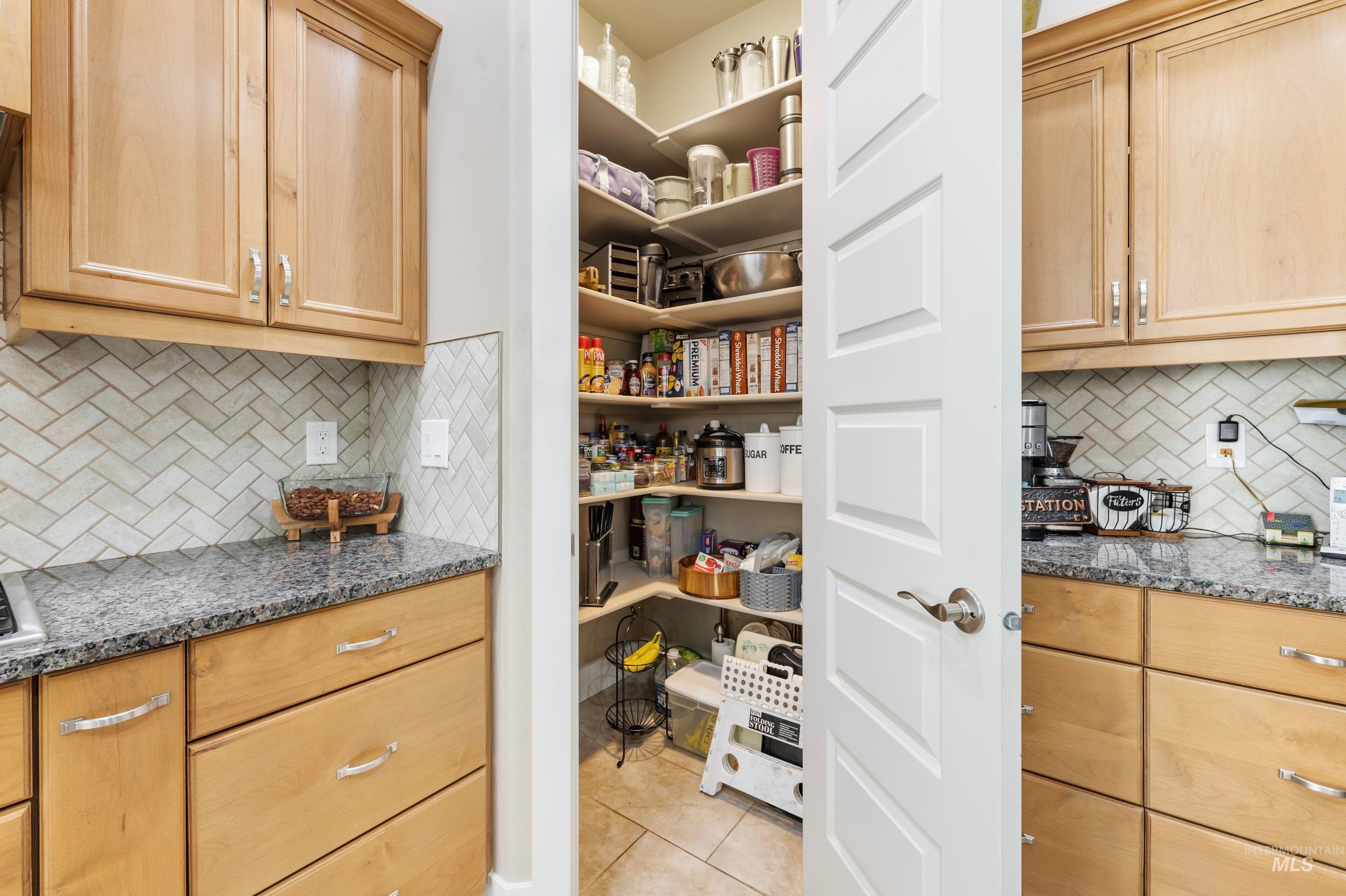 96 E Segundo St Property Photo 17