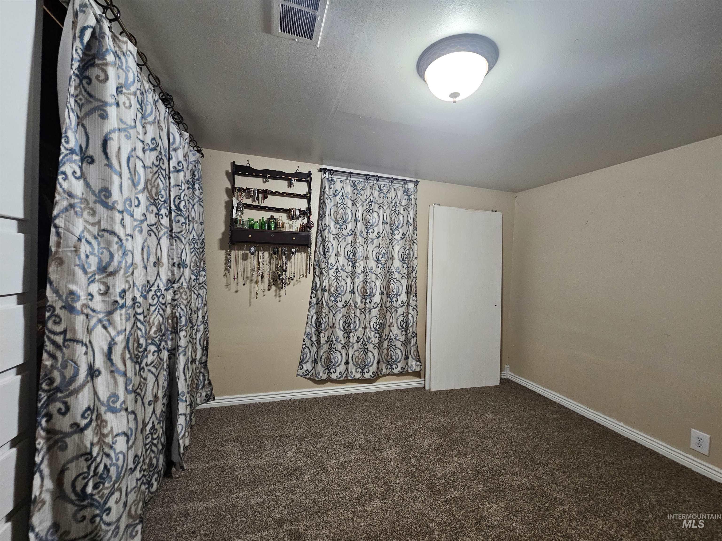 1640 Willow Lane Property Photo 18