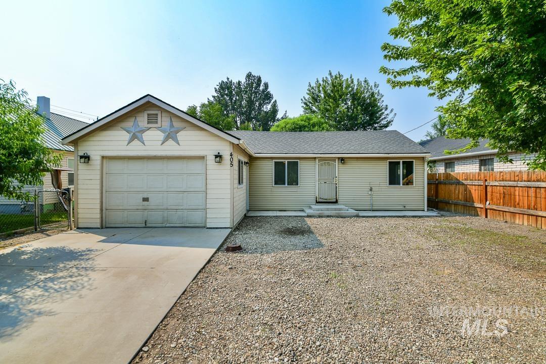 405 W Owyhee Property Photo 1