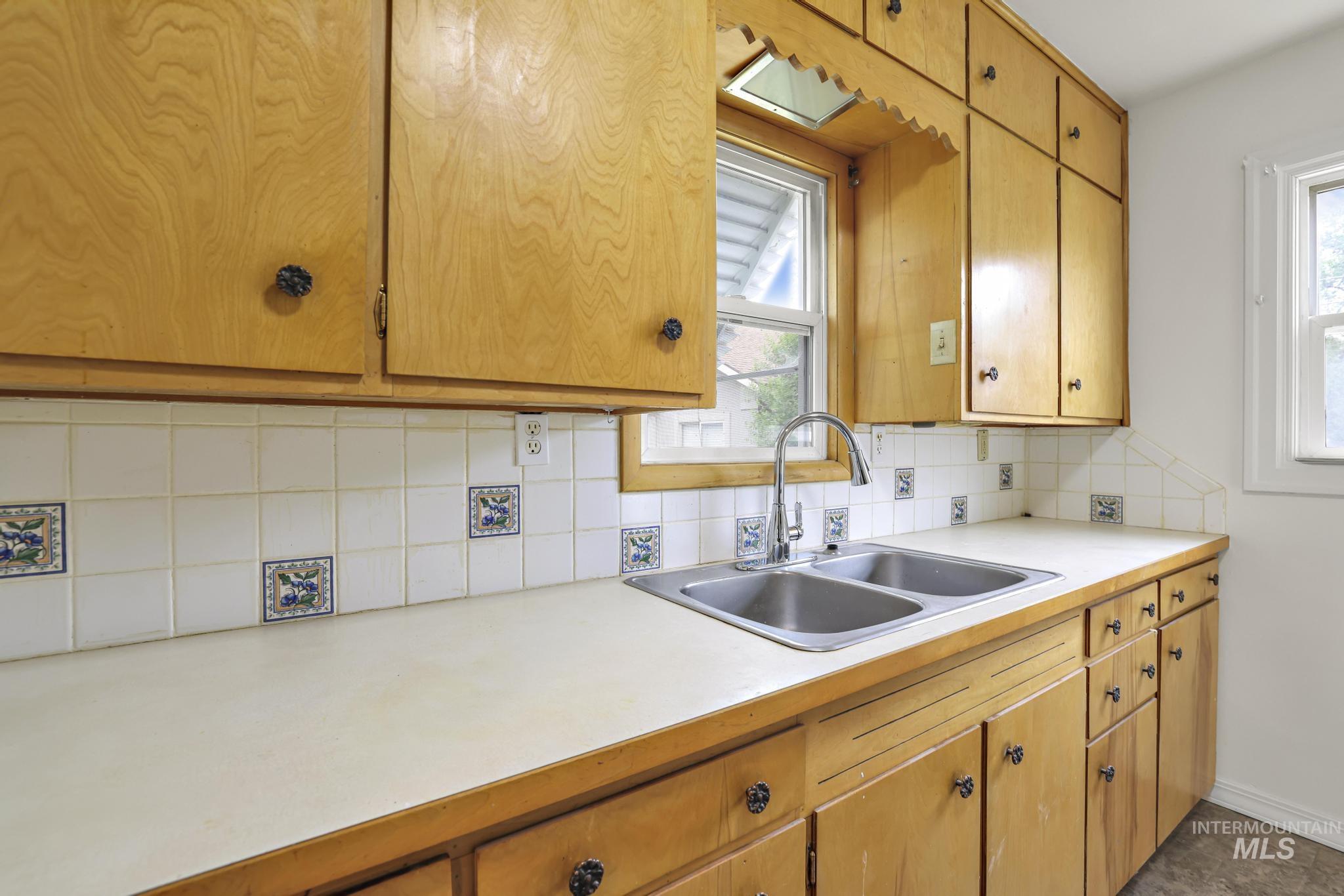 356 E Avenue B Property Photo 10