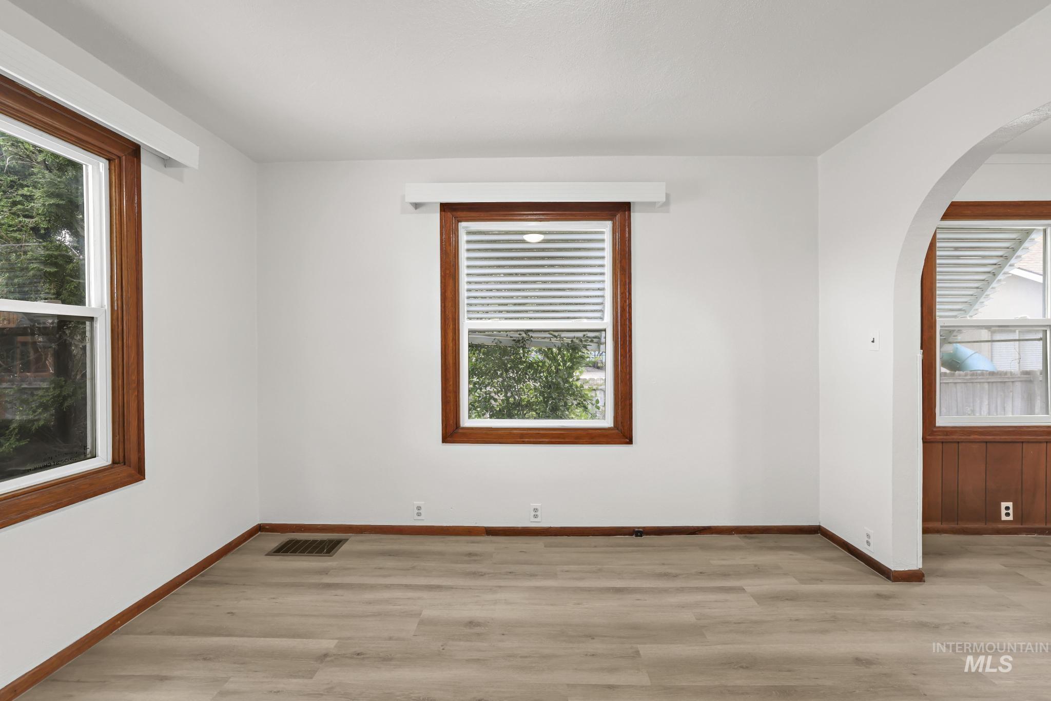 356 E Avenue B Property Photo 16