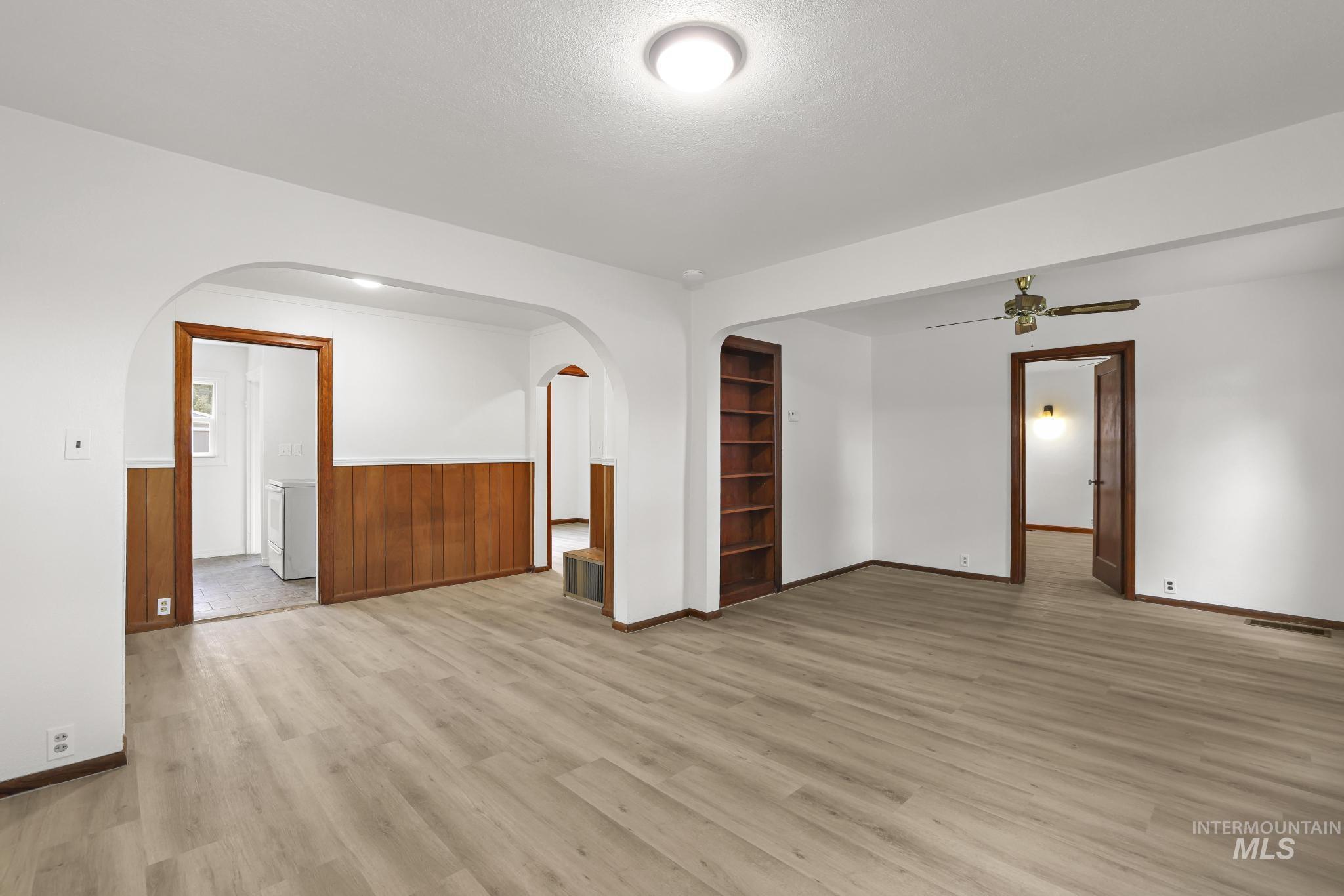356 E Avenue B Property Photo 17