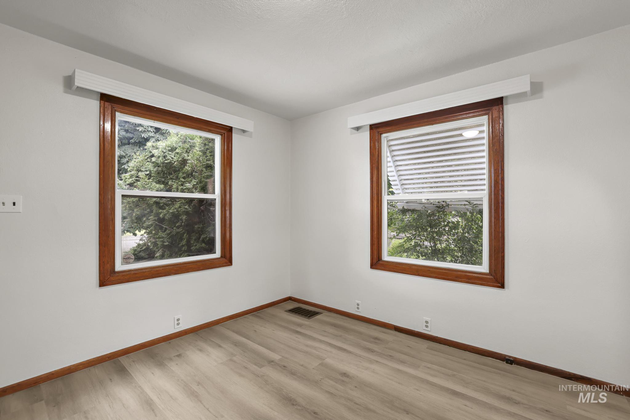 356 E Avenue B Property Photo 18