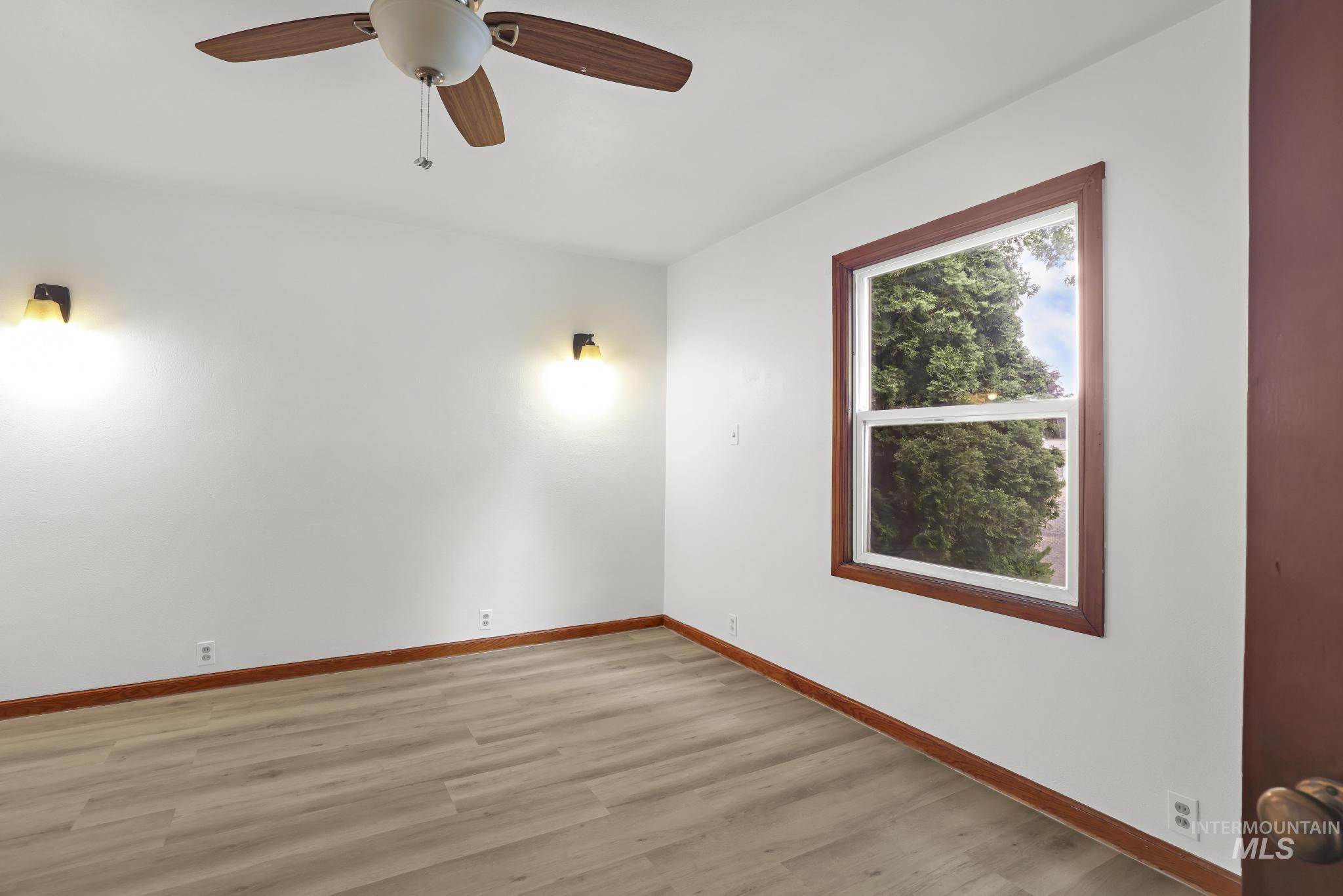 356 E Avenue B Property Photo 24