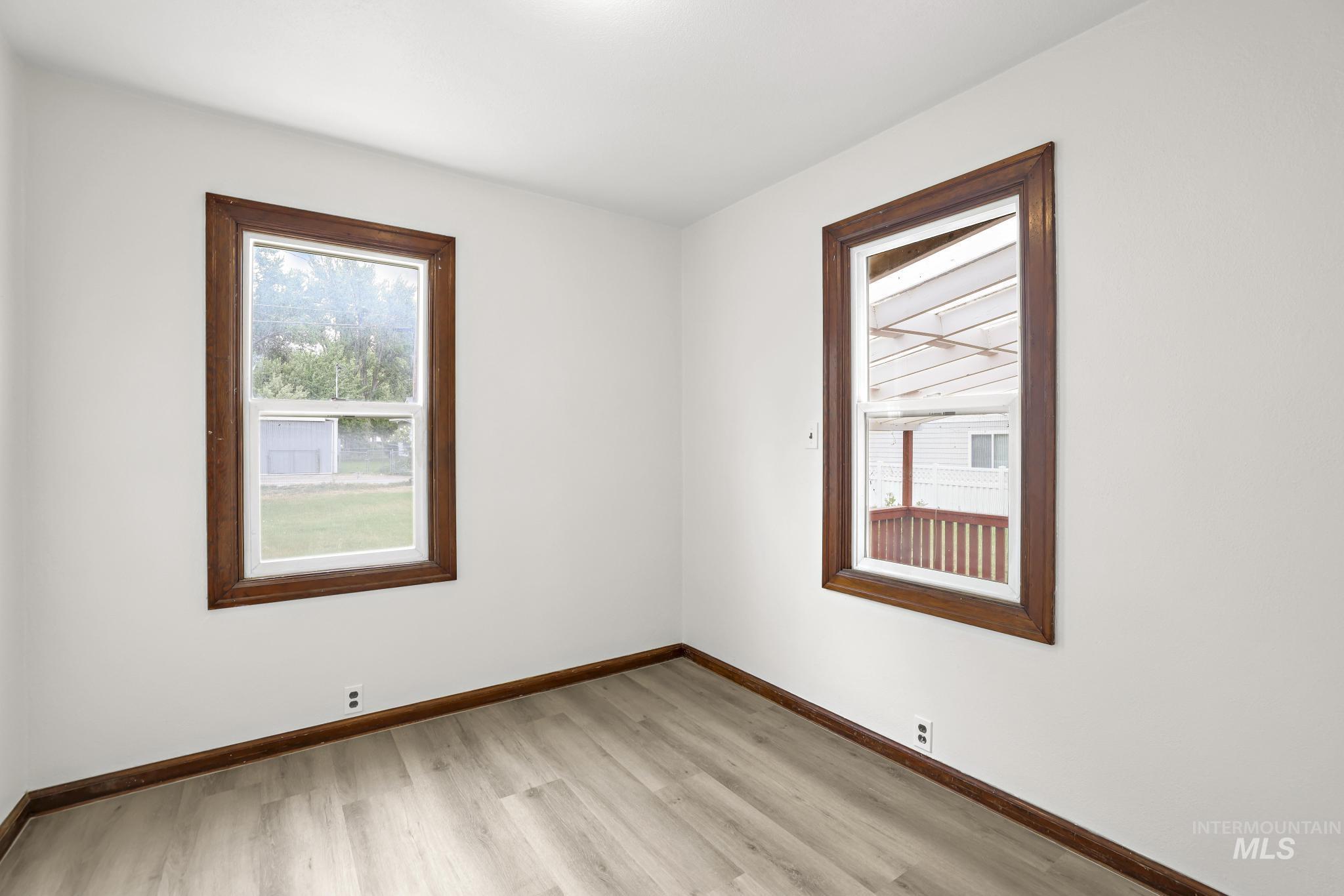 356 E Avenue B Property Photo 28