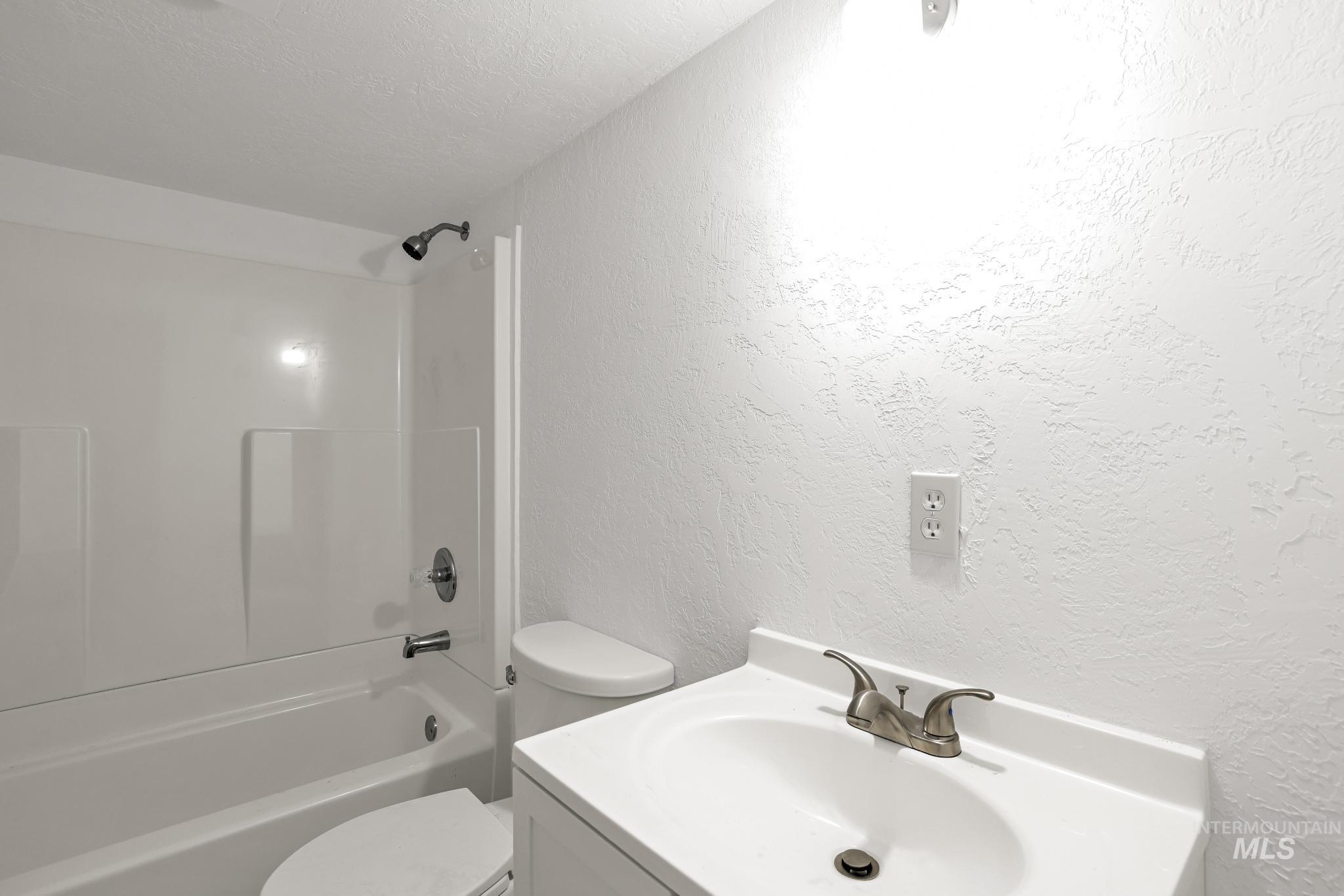 356 E Avenue B Property Photo 30