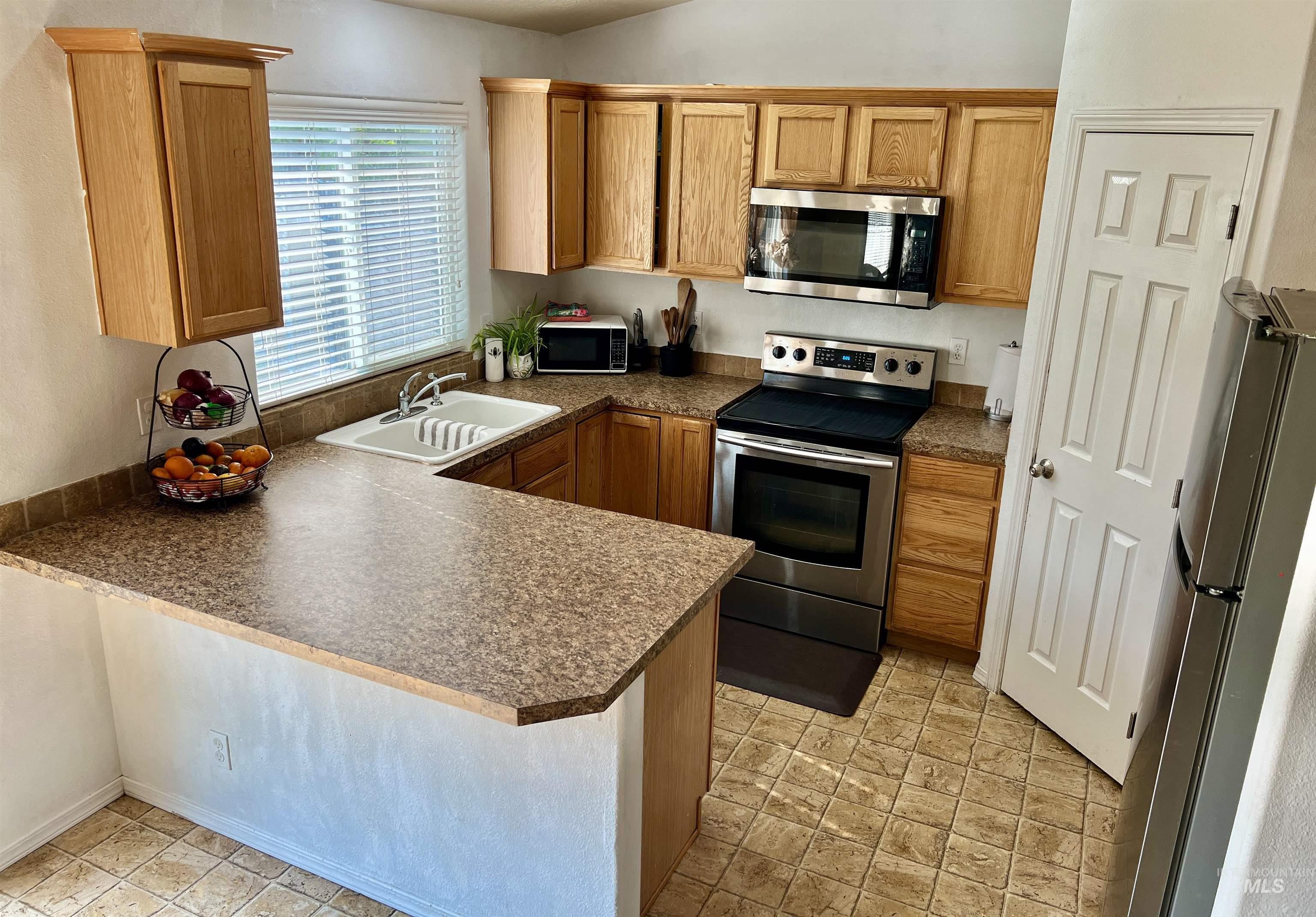 3428 S Rock Springs Property Photo 3