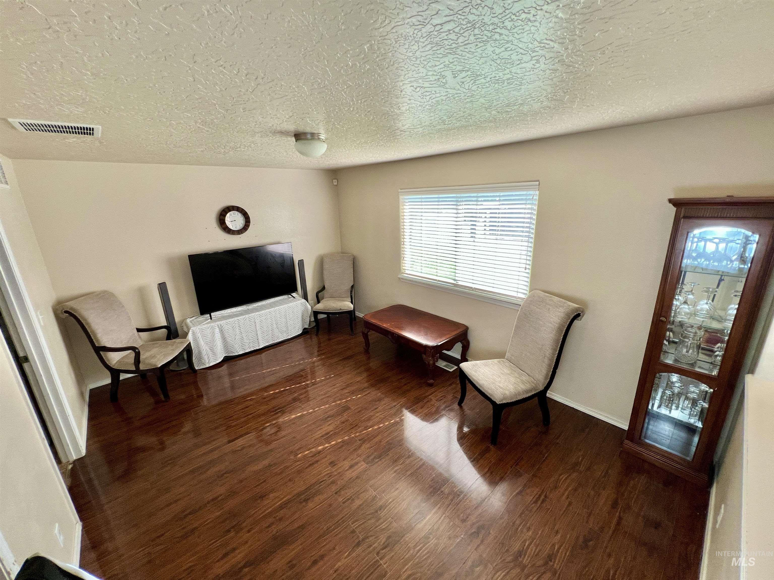 3428 S Rock Springs Property Photo 4