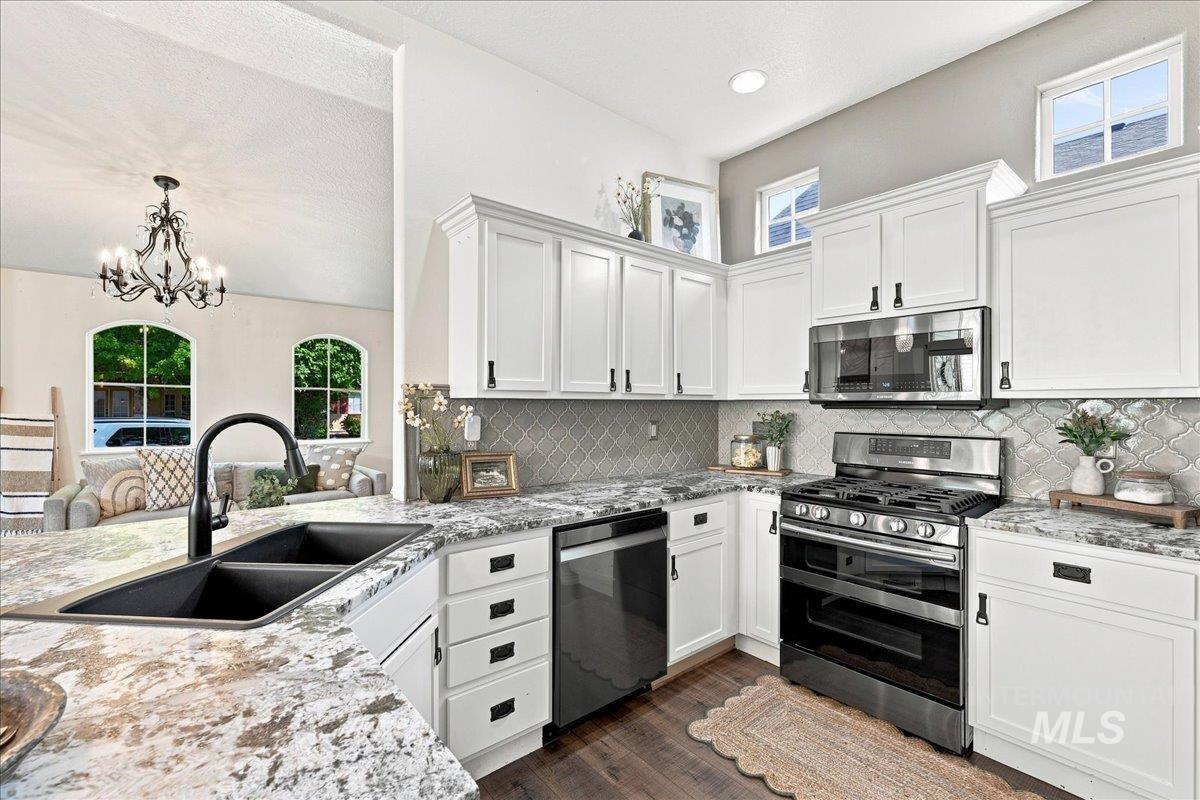 209 S Grandean Property Photo 8