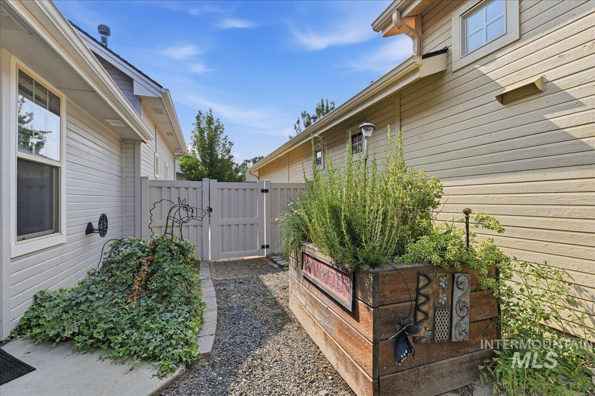 209 S Grandean Property Photo 24