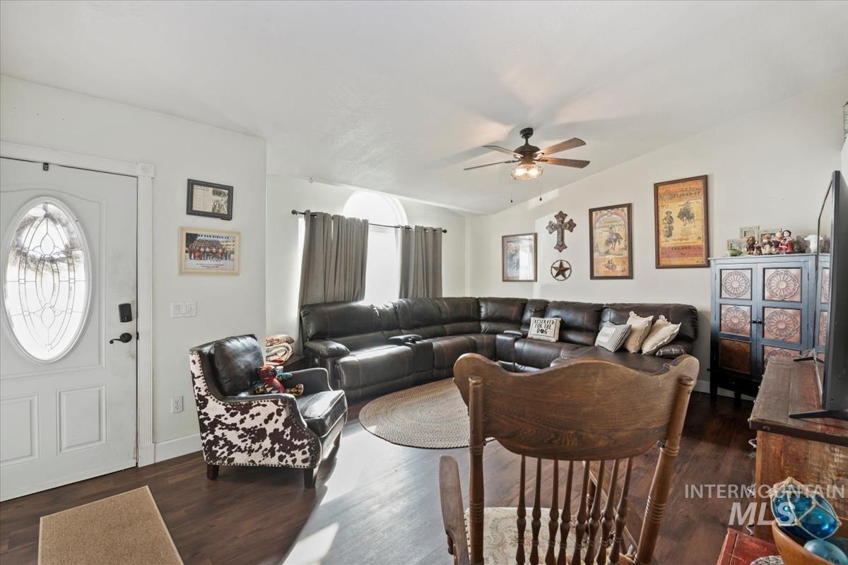 307 Quail Cove Cir Property Photo 6