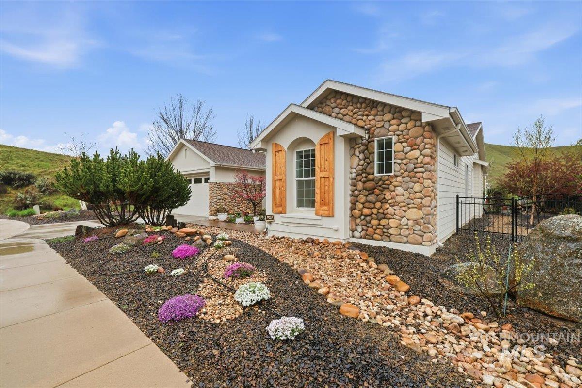 17747 N Vantage Property Photo 3