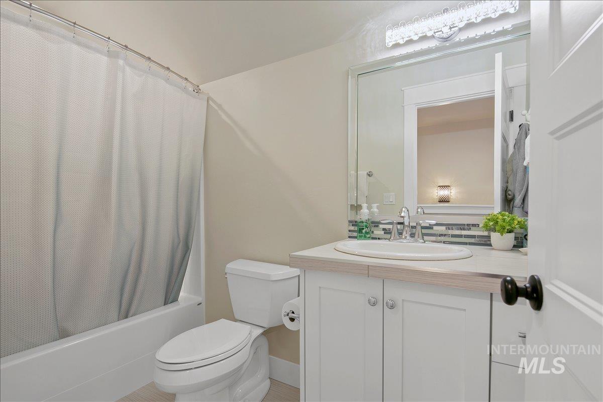 6119 N Farleigh Ave Property Photo 33