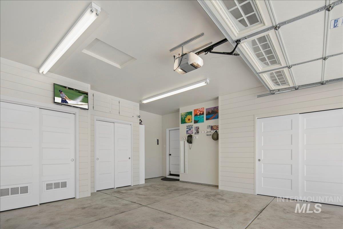 6119 N Farleigh Ave Property Photo 37