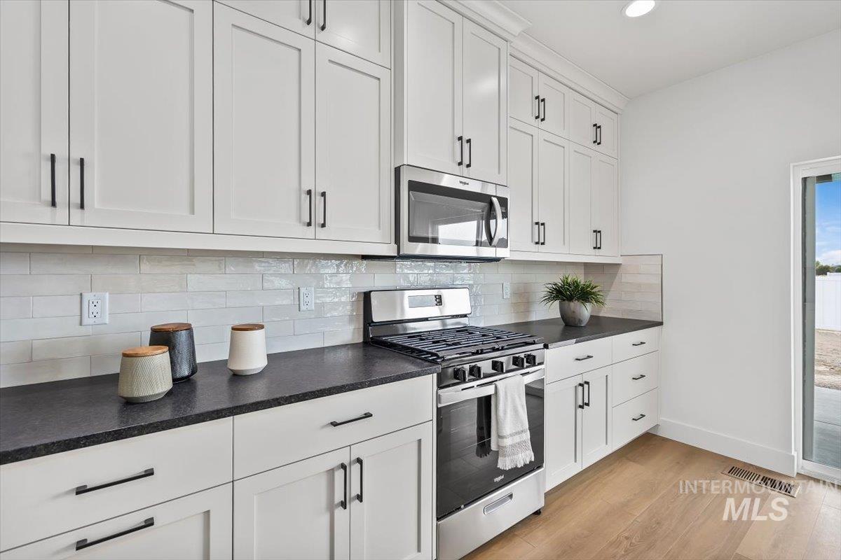 649 Will Lane Property Photo 3