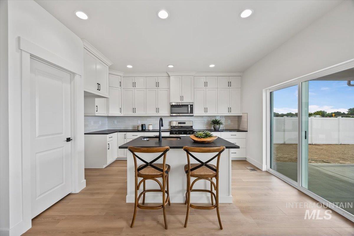 649 Will Lane Property Photo 6