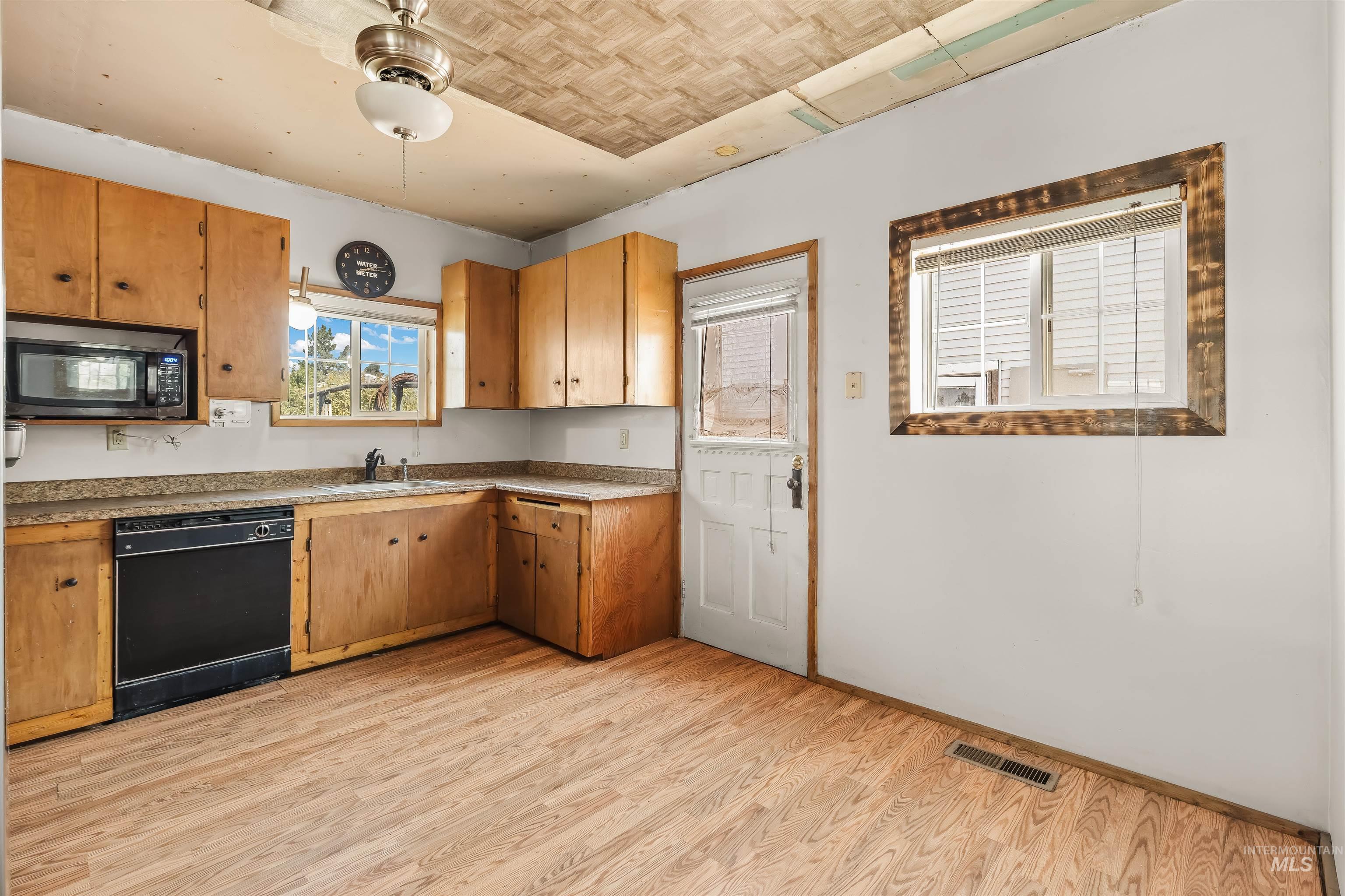 641 Croswell Ave Property Photo 4
