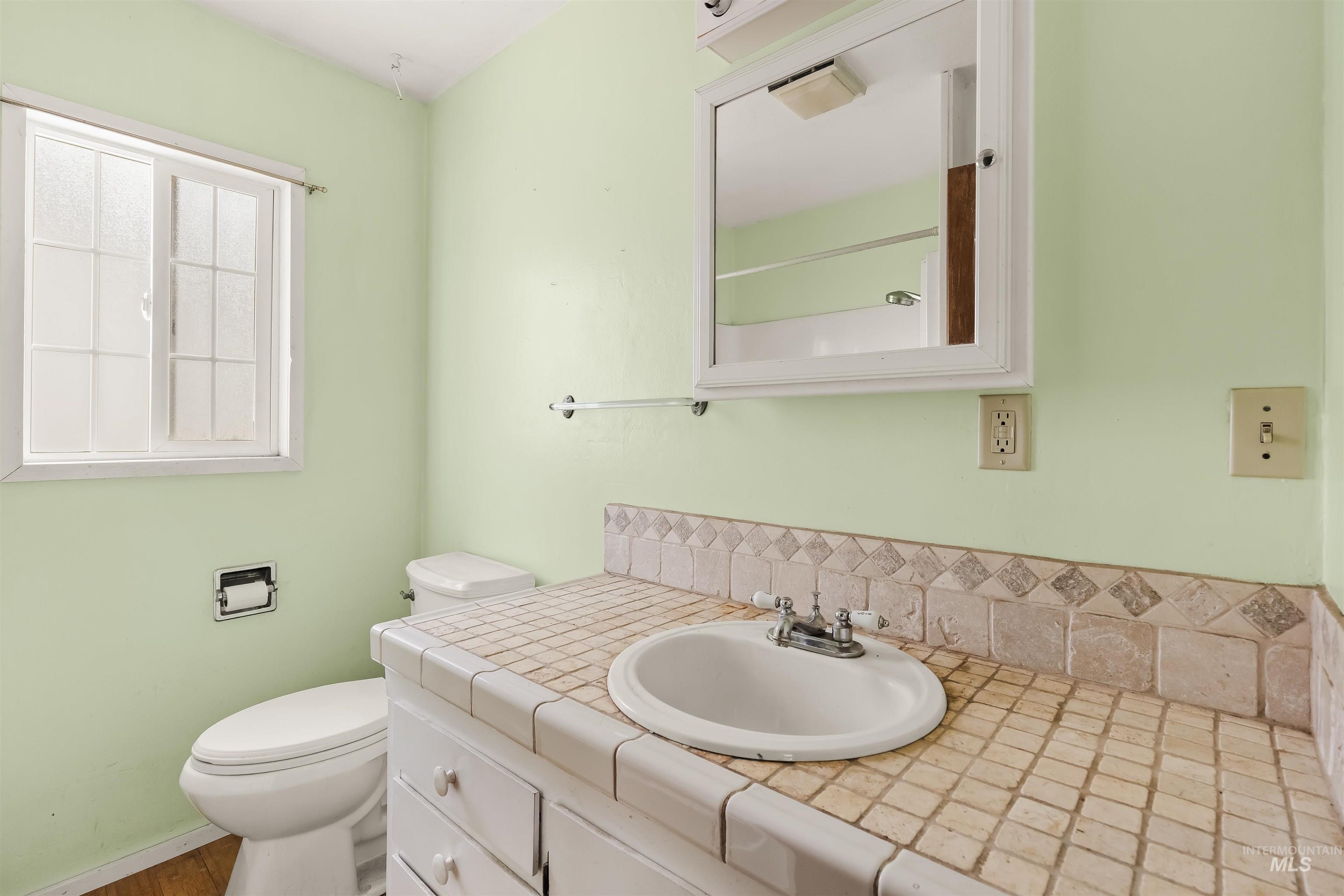 641 Croswell Ave Property Photo 9
