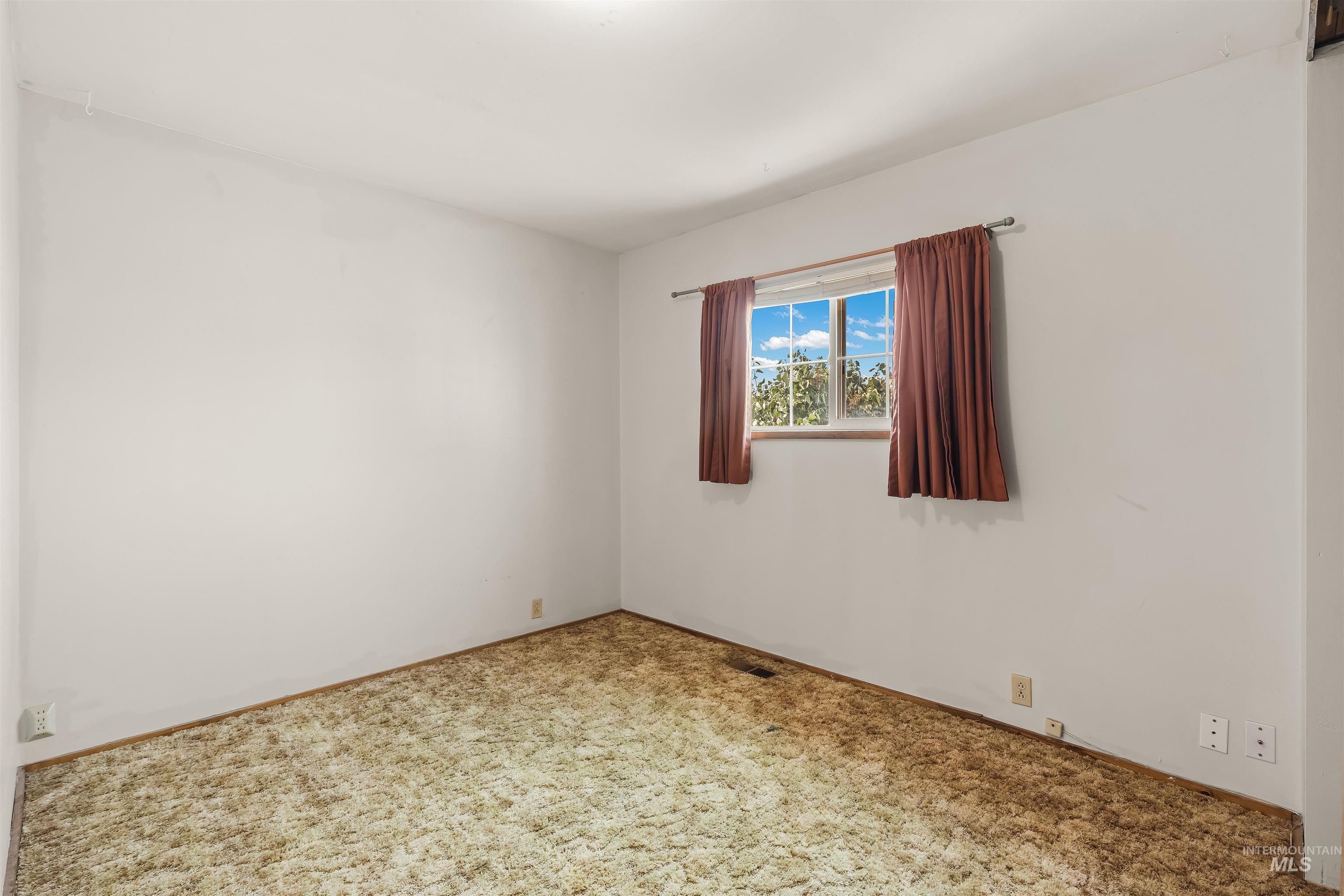 641 Croswell Ave Property Photo 13