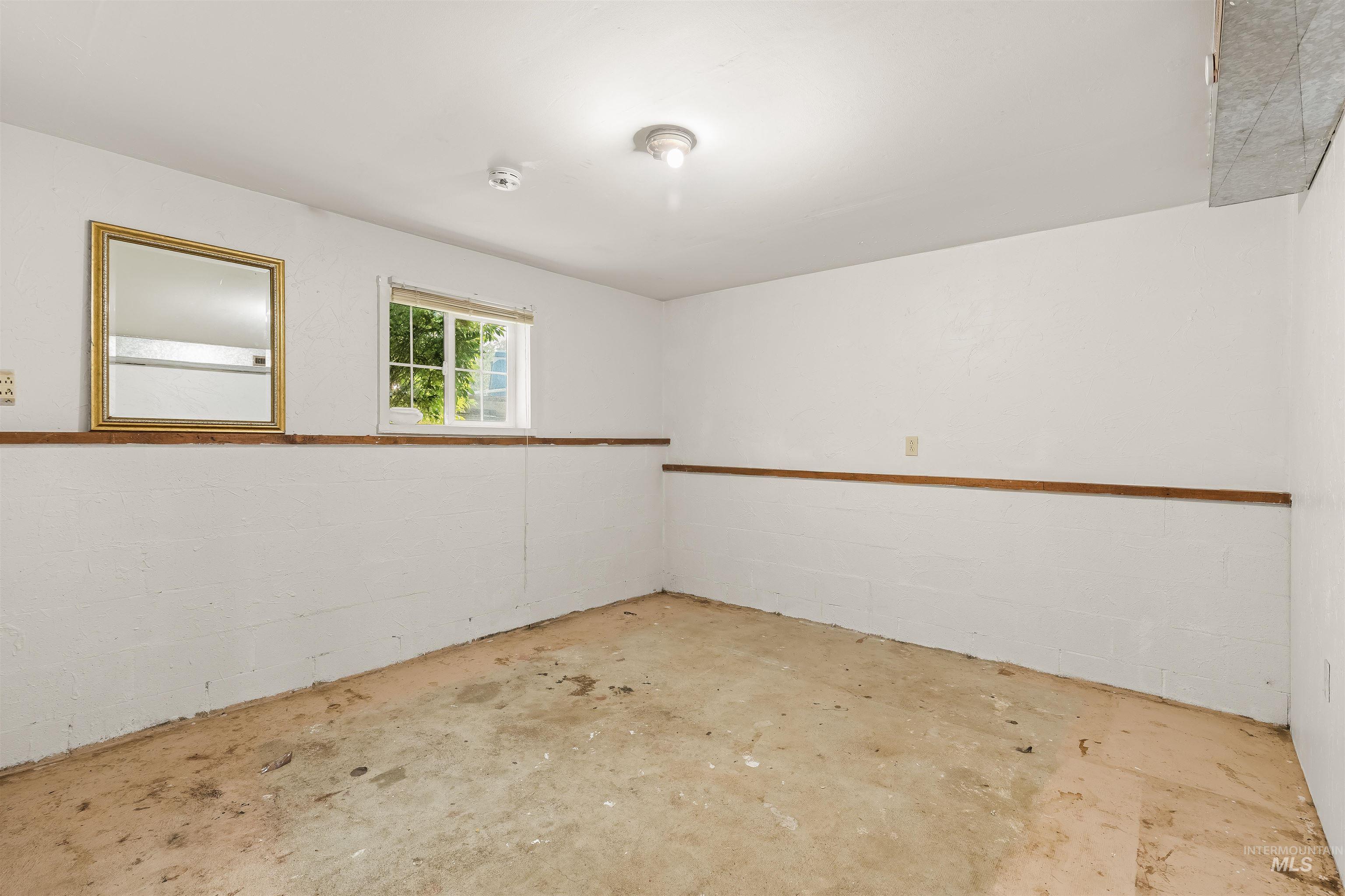 641 Croswell Ave Property Photo 15