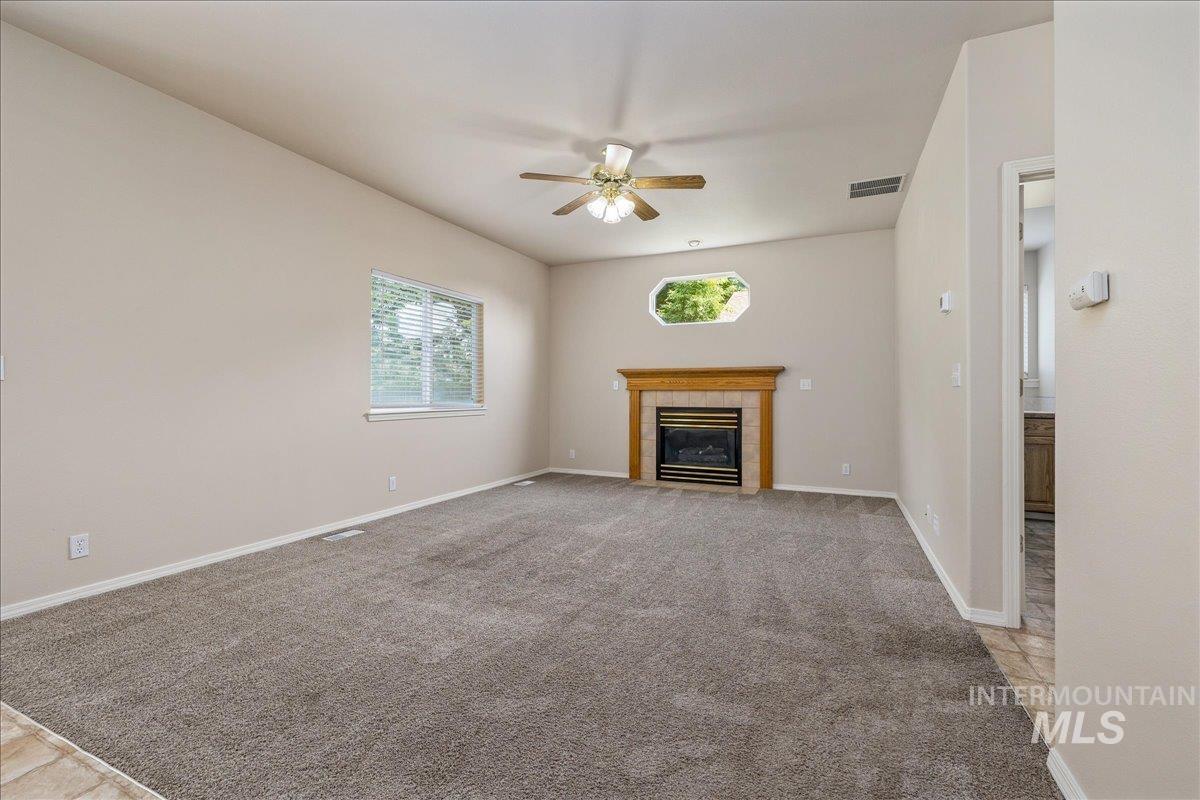 952 E Hawk St Property Photo 16