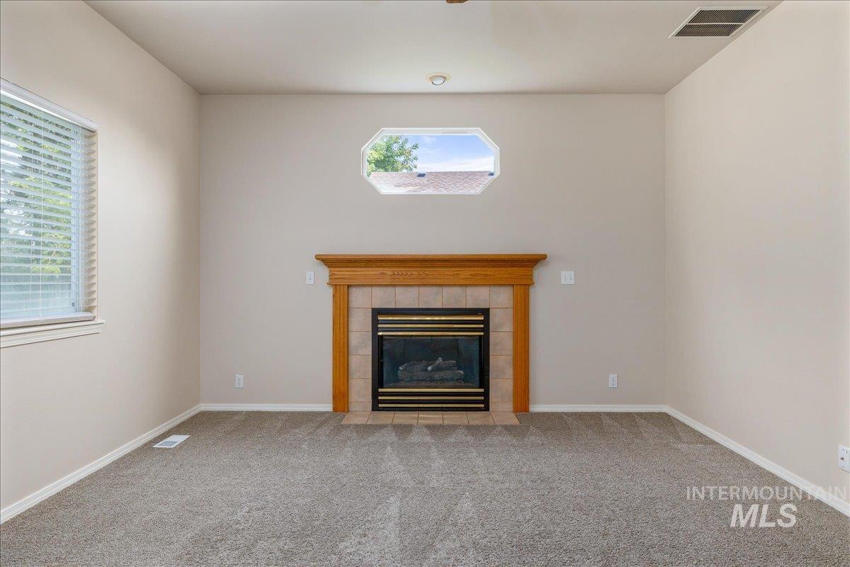952 E Hawk St Property Photo 18