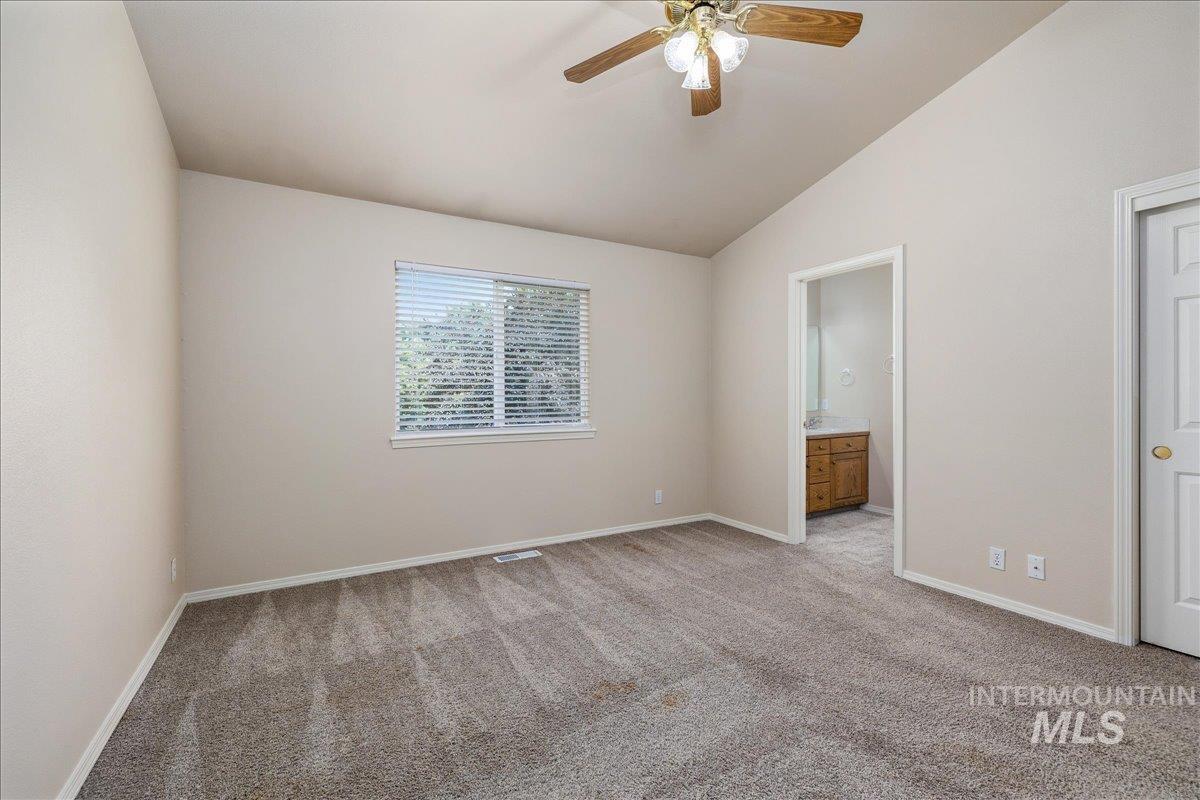952 E Hawk St Property Photo 20