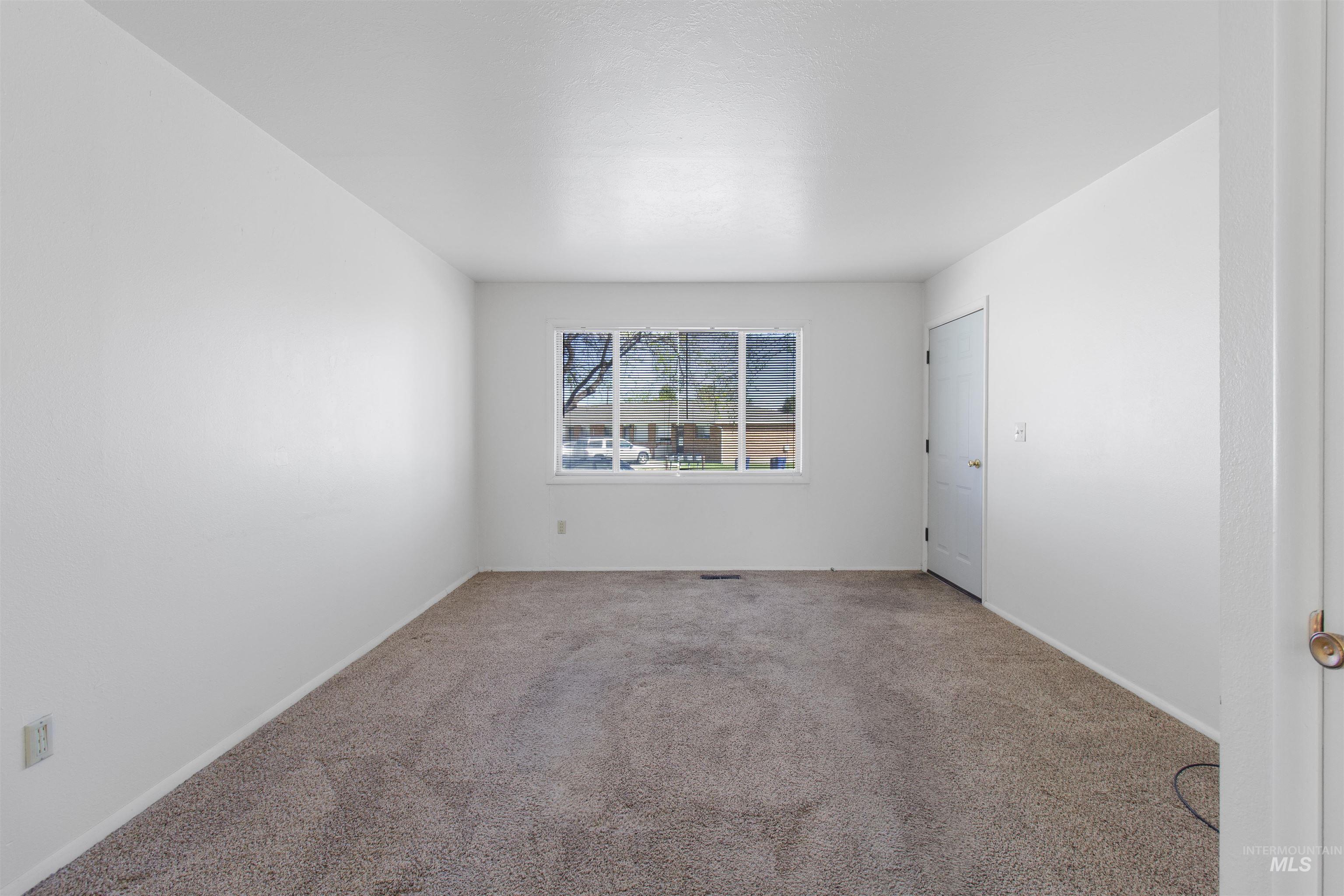 1334 Elmwood Circle Property Photo 10