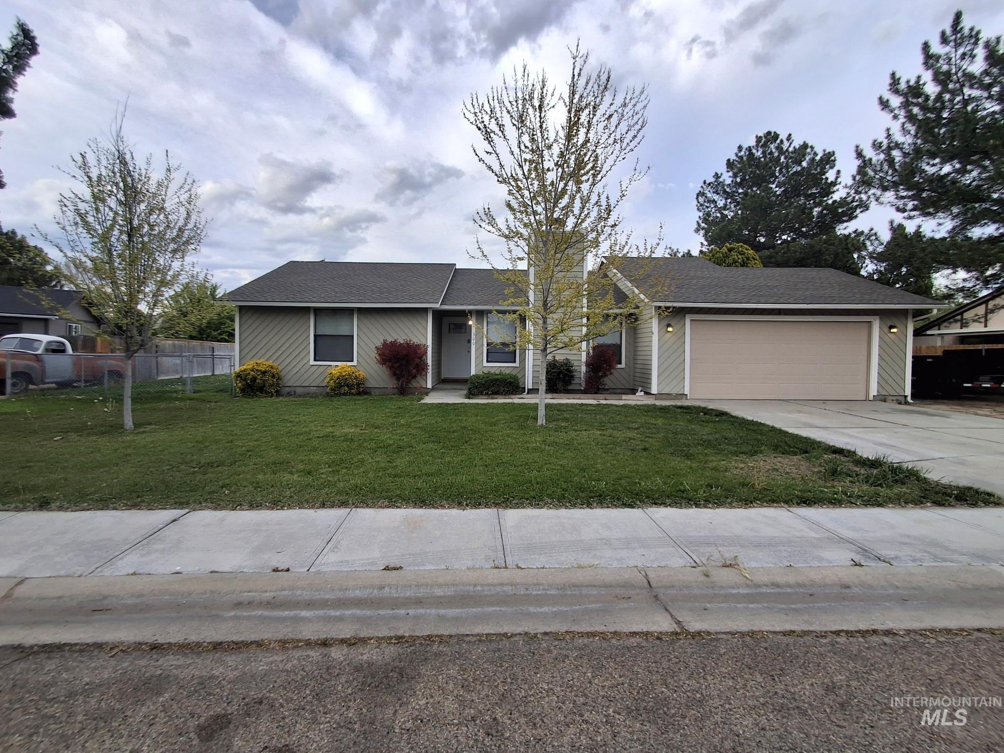 300 Meadowbrook Dr Property Photo 1
